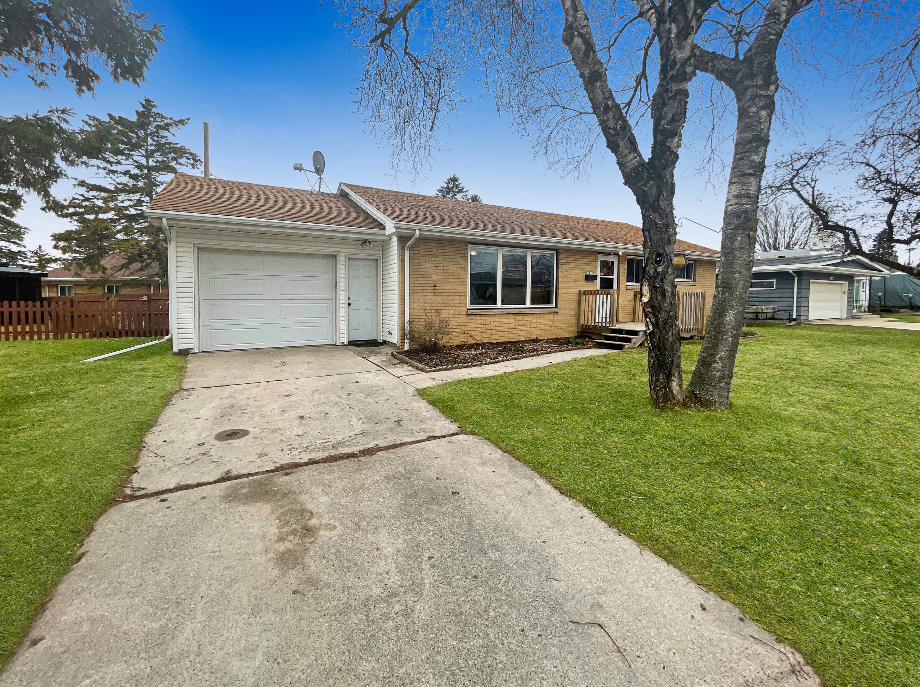 1438 10th St, Manitowoc WI  54220-5700 exterior