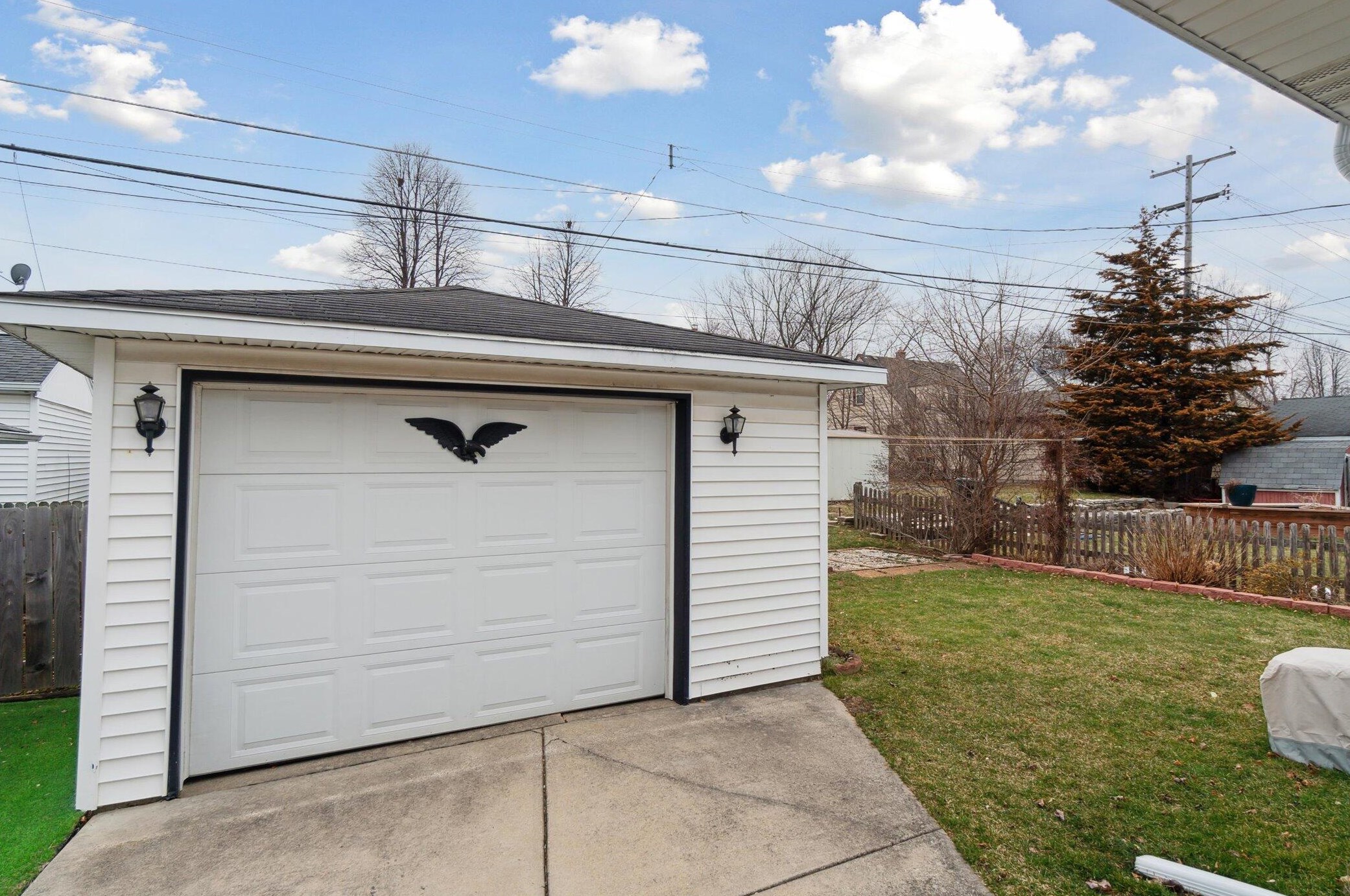 831 109, Milwaukee WI 53226-3739 exterior