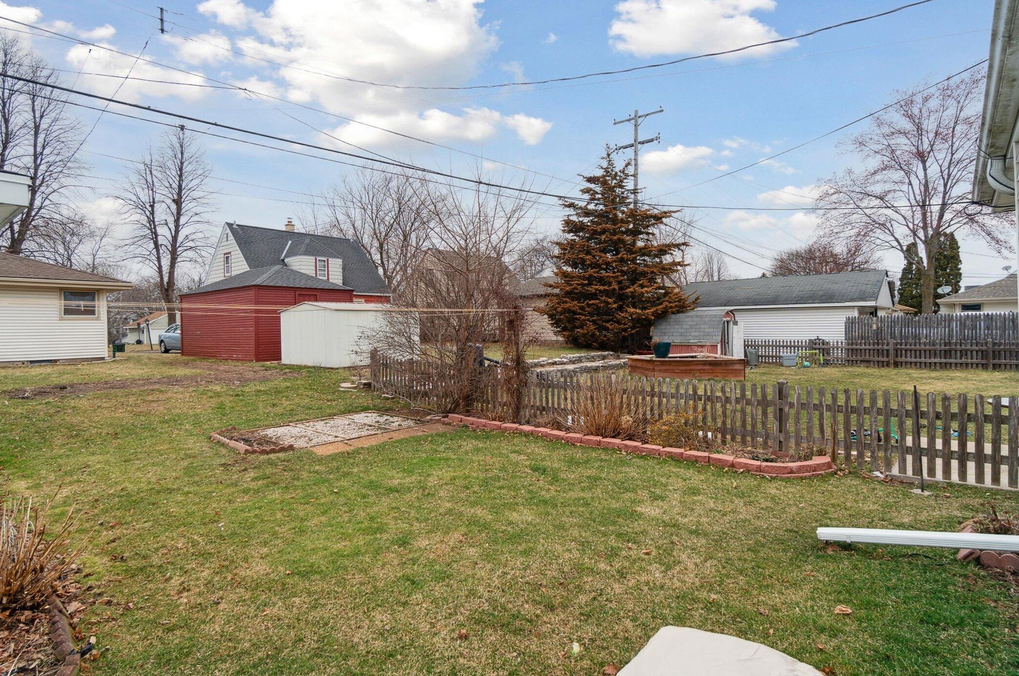 831 109, Milwaukee WI 53226-3739 exterior