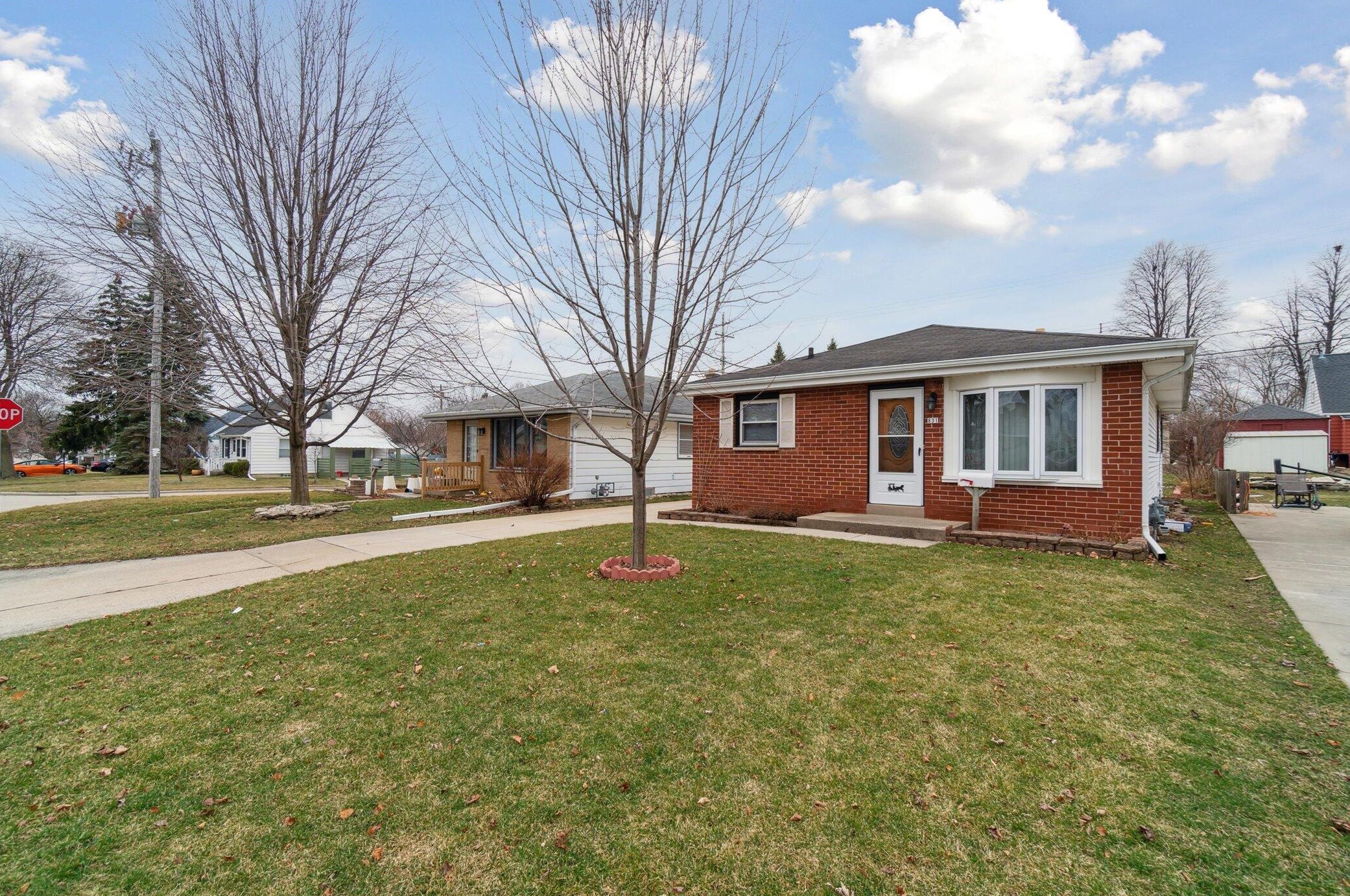 831 109, Milwaukee WI 53226-3739 exterior