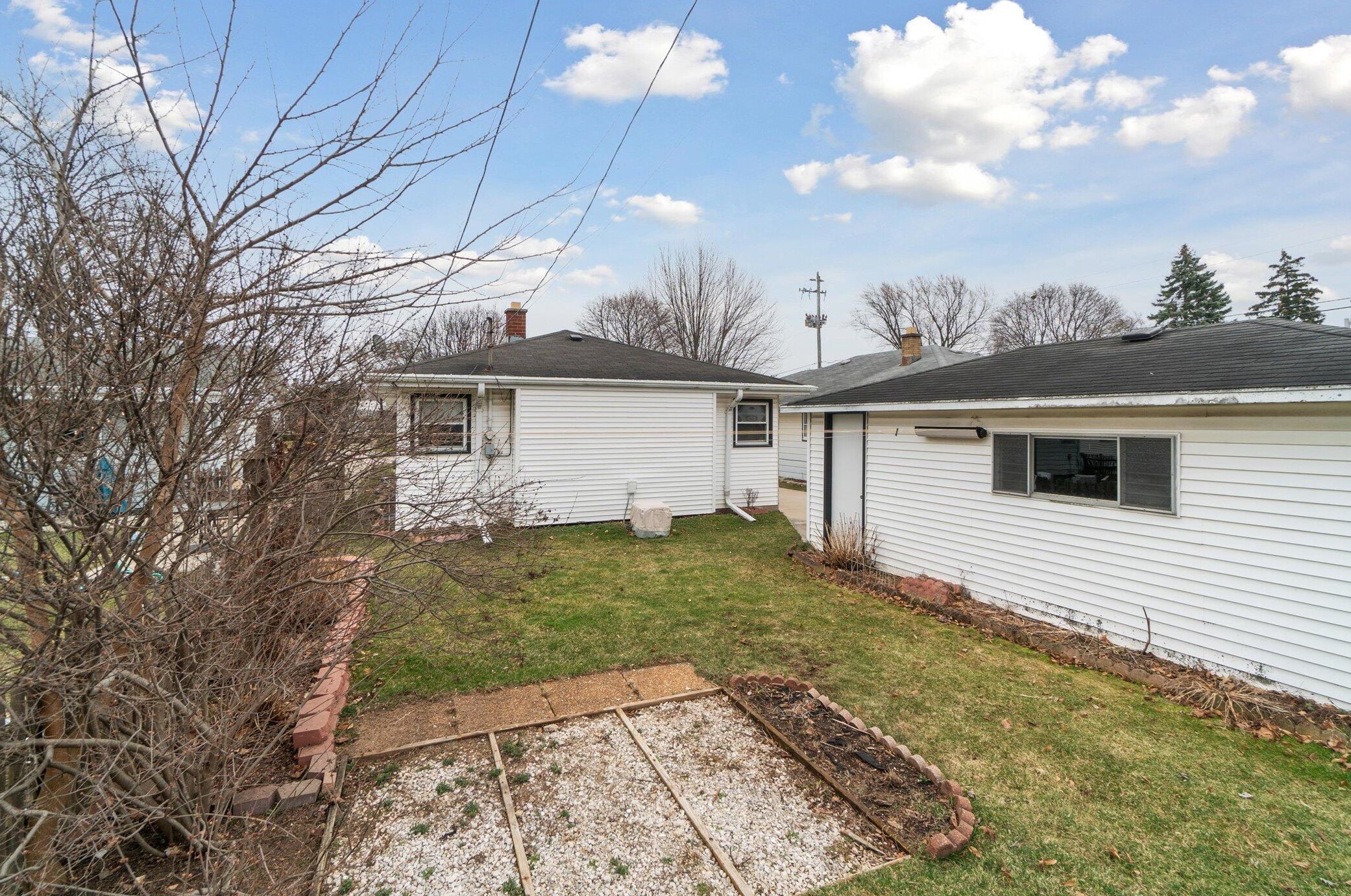 831 109, Milwaukee WI 53226-3739 exterior