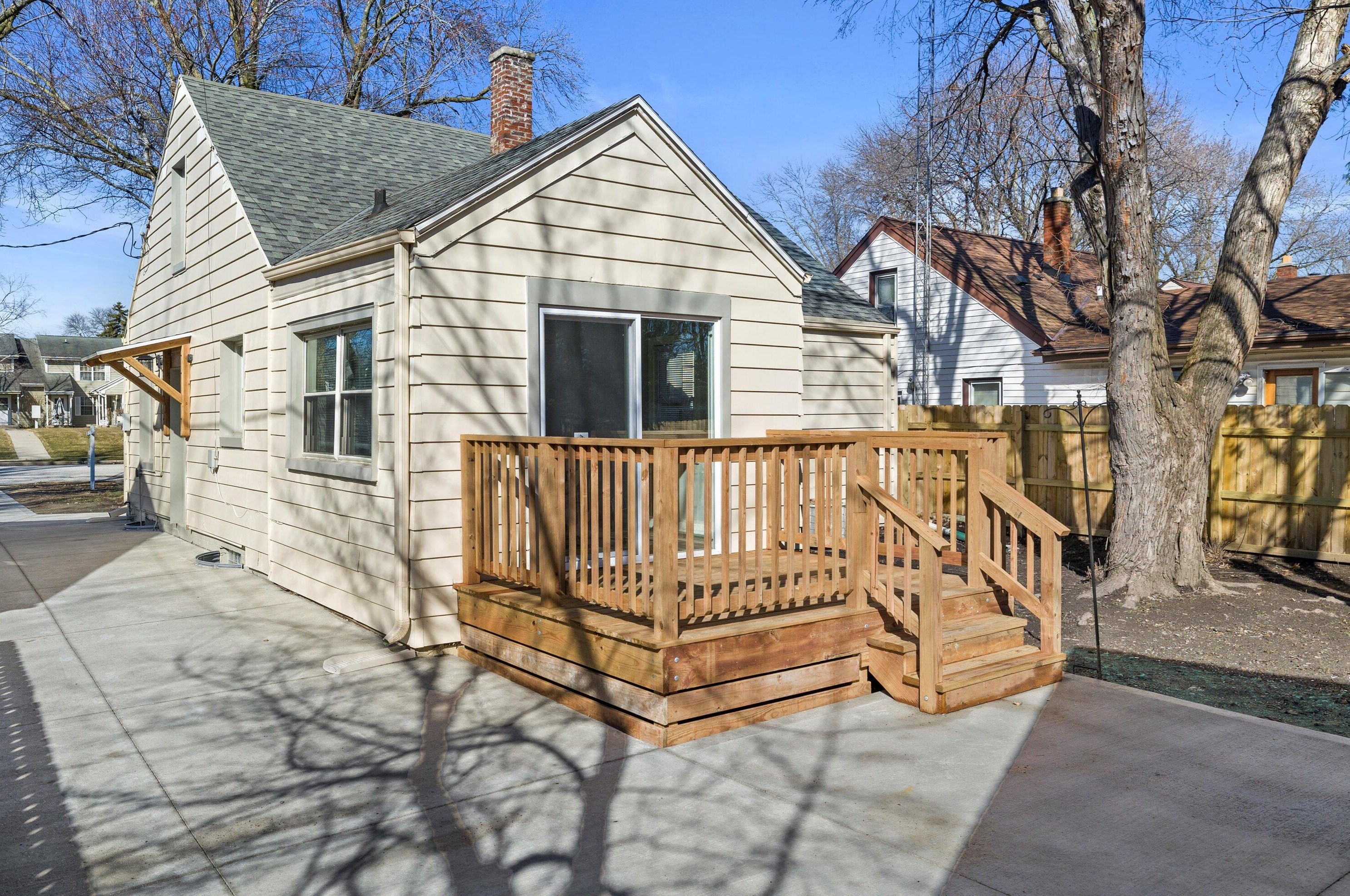 4240 Clement Ave, Milwaukee WI  53235-4501 exterior