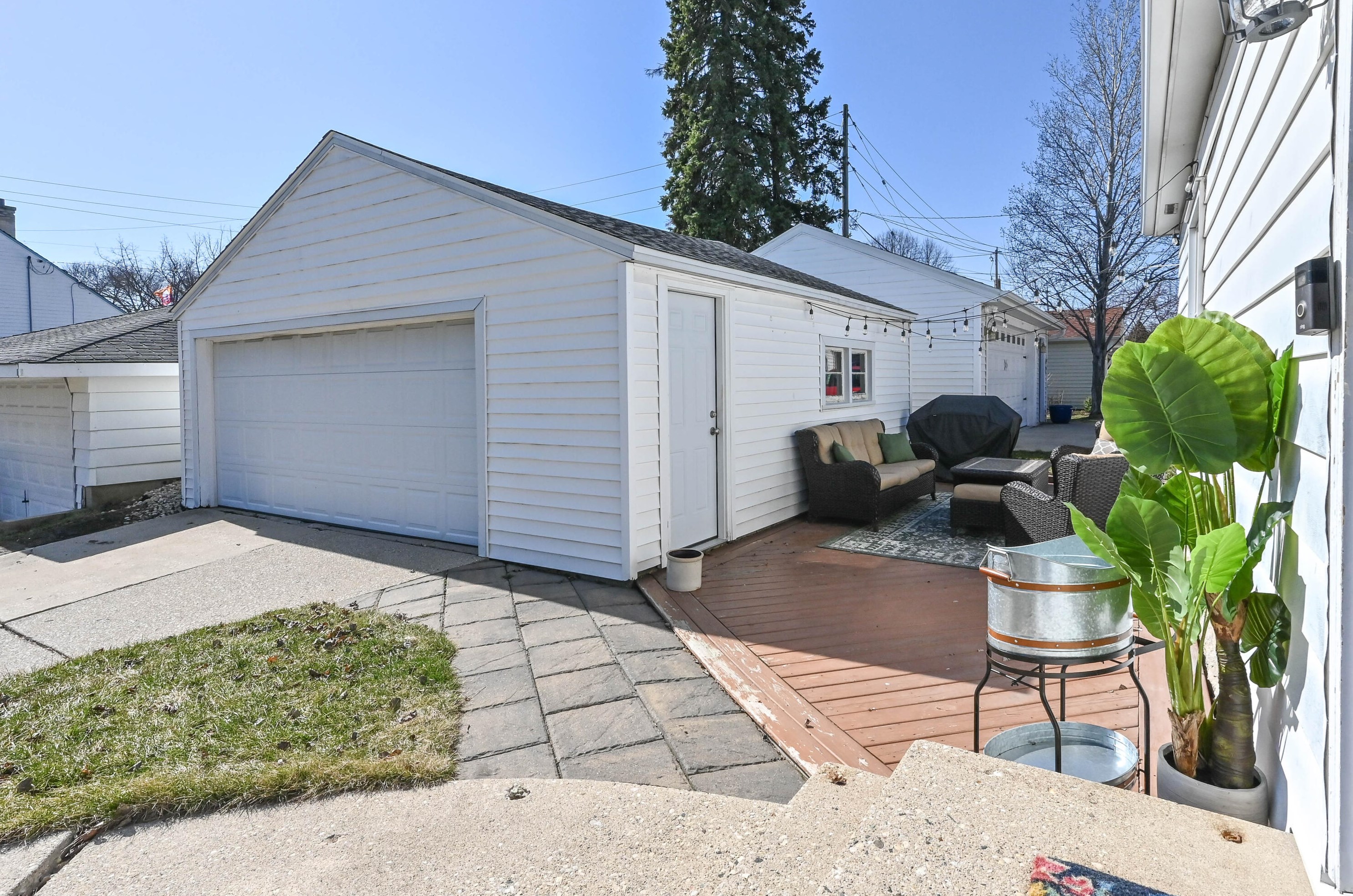 8205 Honey Creek Pkwy, Milwaukee WI  53214-1466 exterior