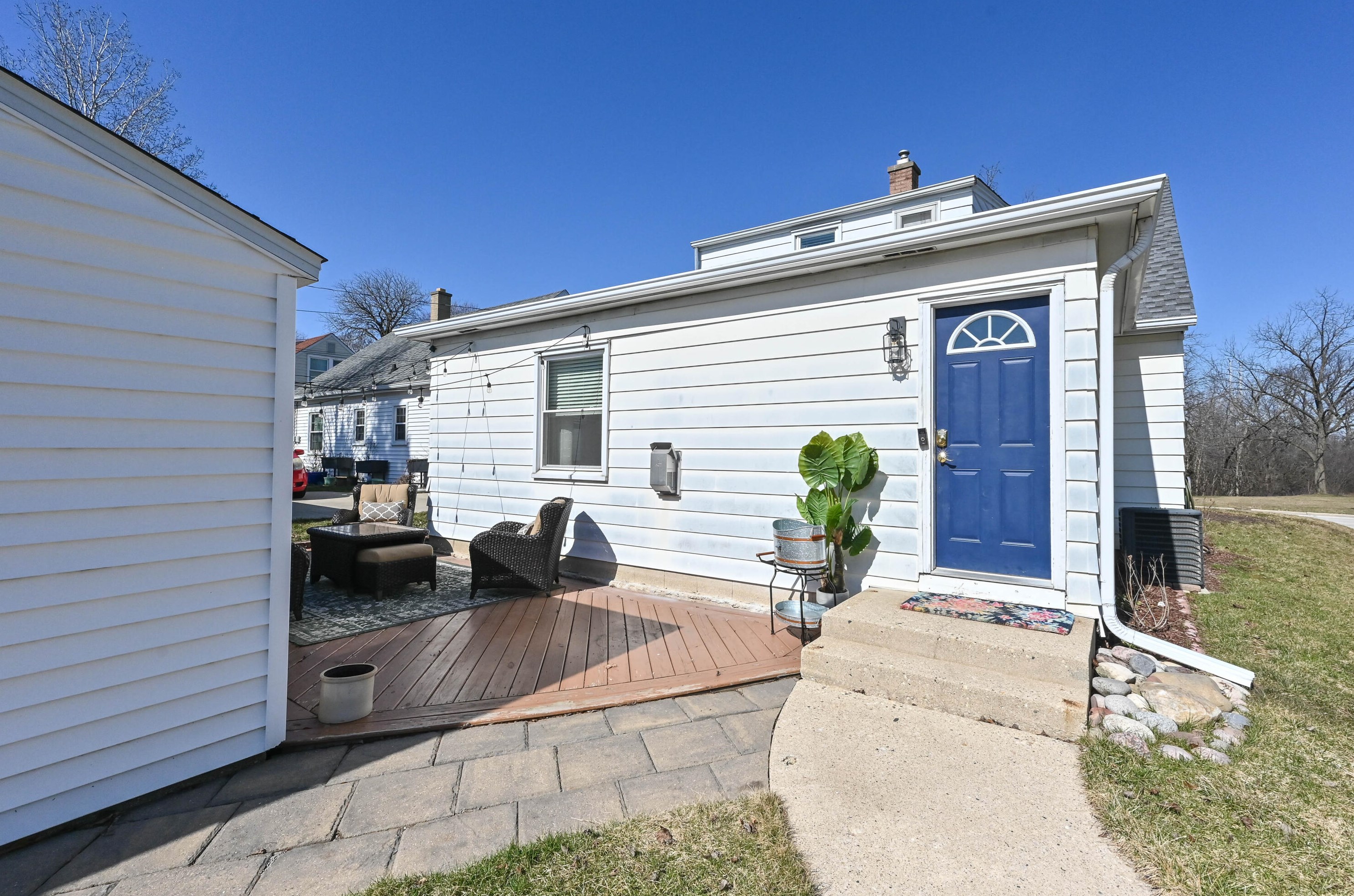 8205 Honey Creek Pkwy, Milwaukee WI  53214-1466 exterior