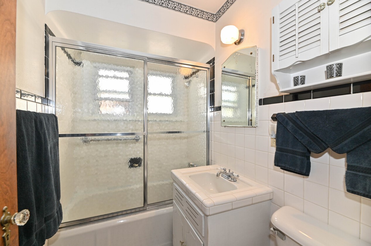 1639 55, Milwaukee WI 53214-5245 exterior