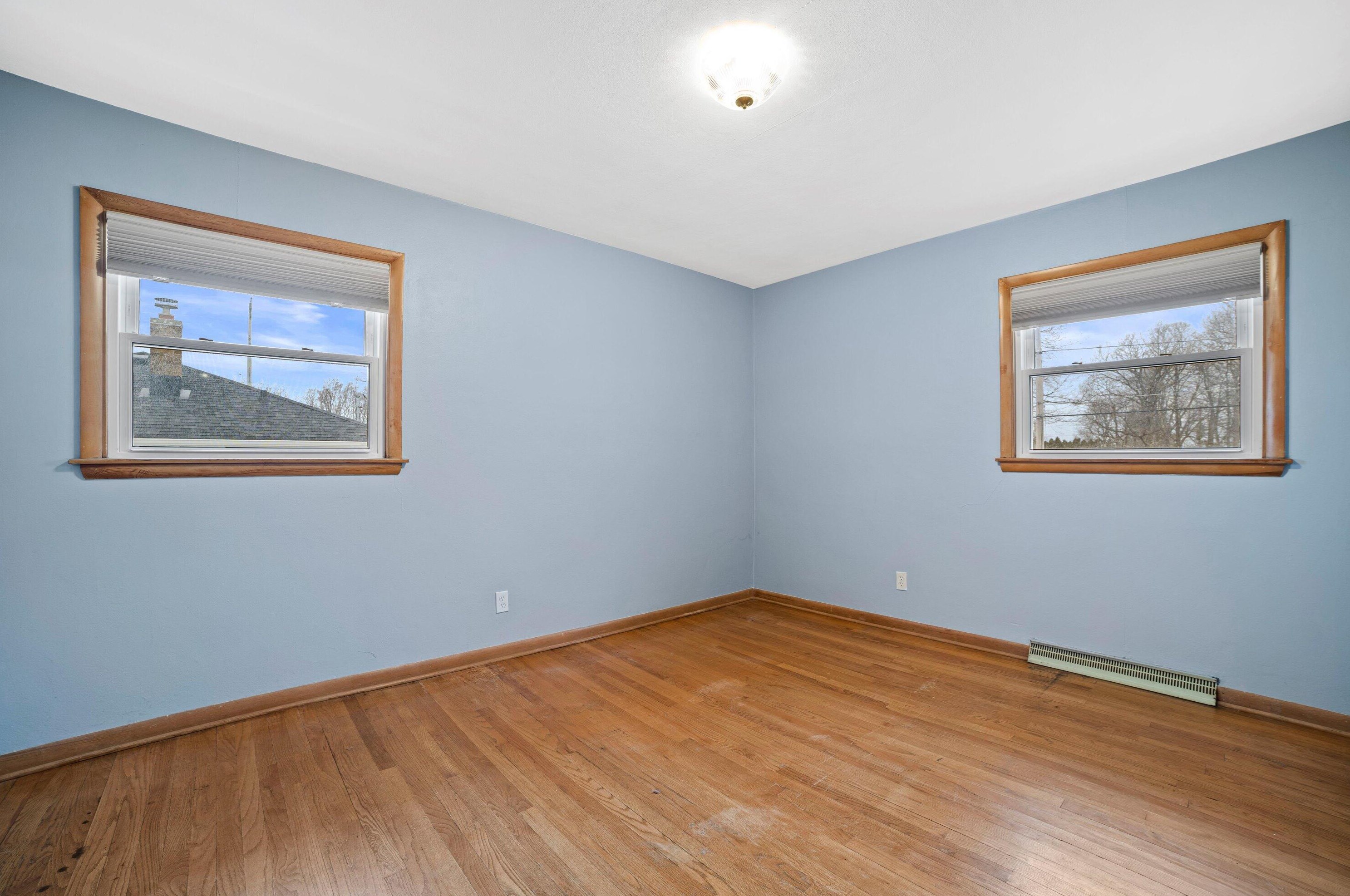 124 Spring St, Grafton WI  53024-1716 exterior