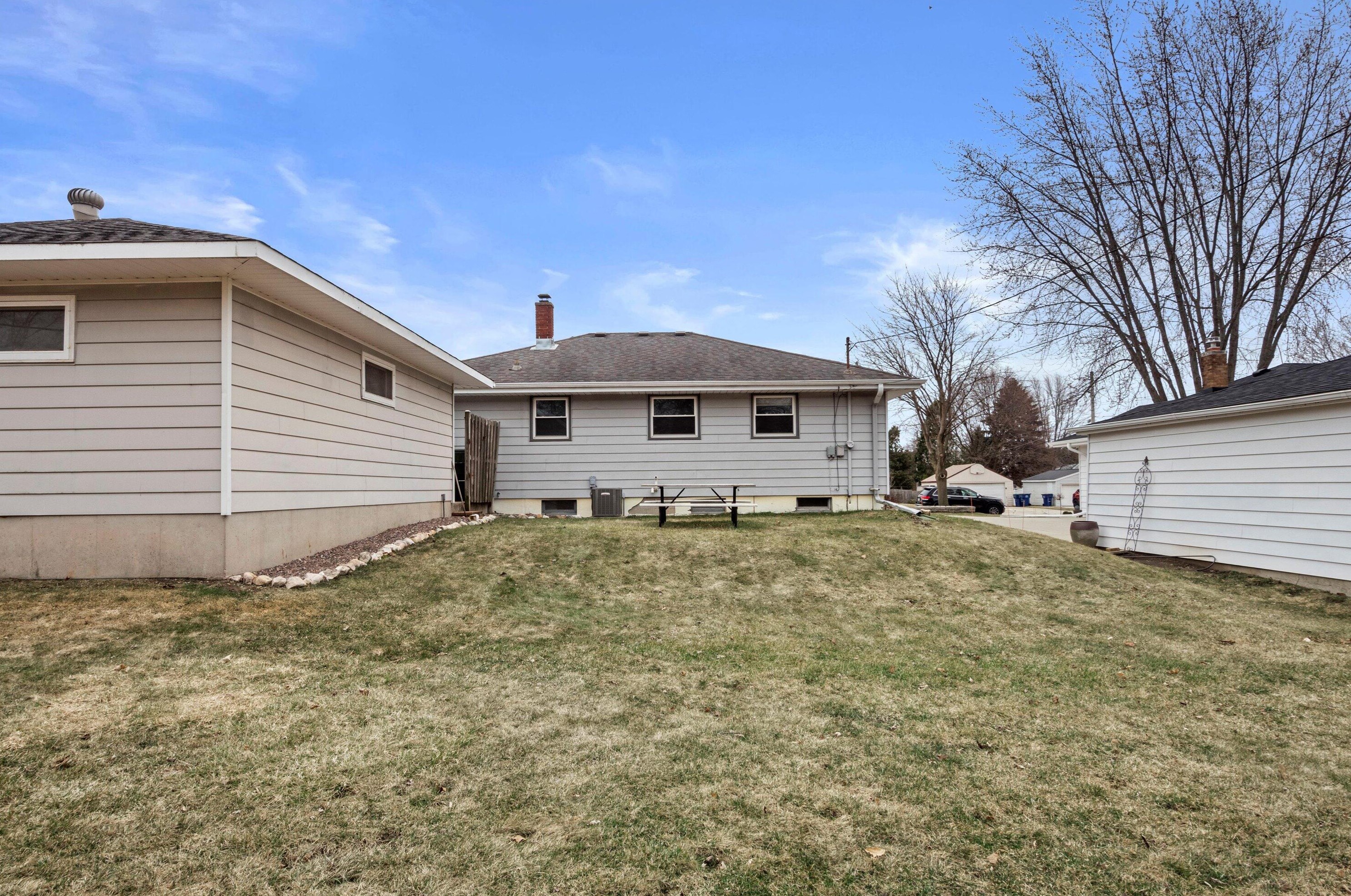 124 Spring St, Grafton WI  53024-1716 exterior