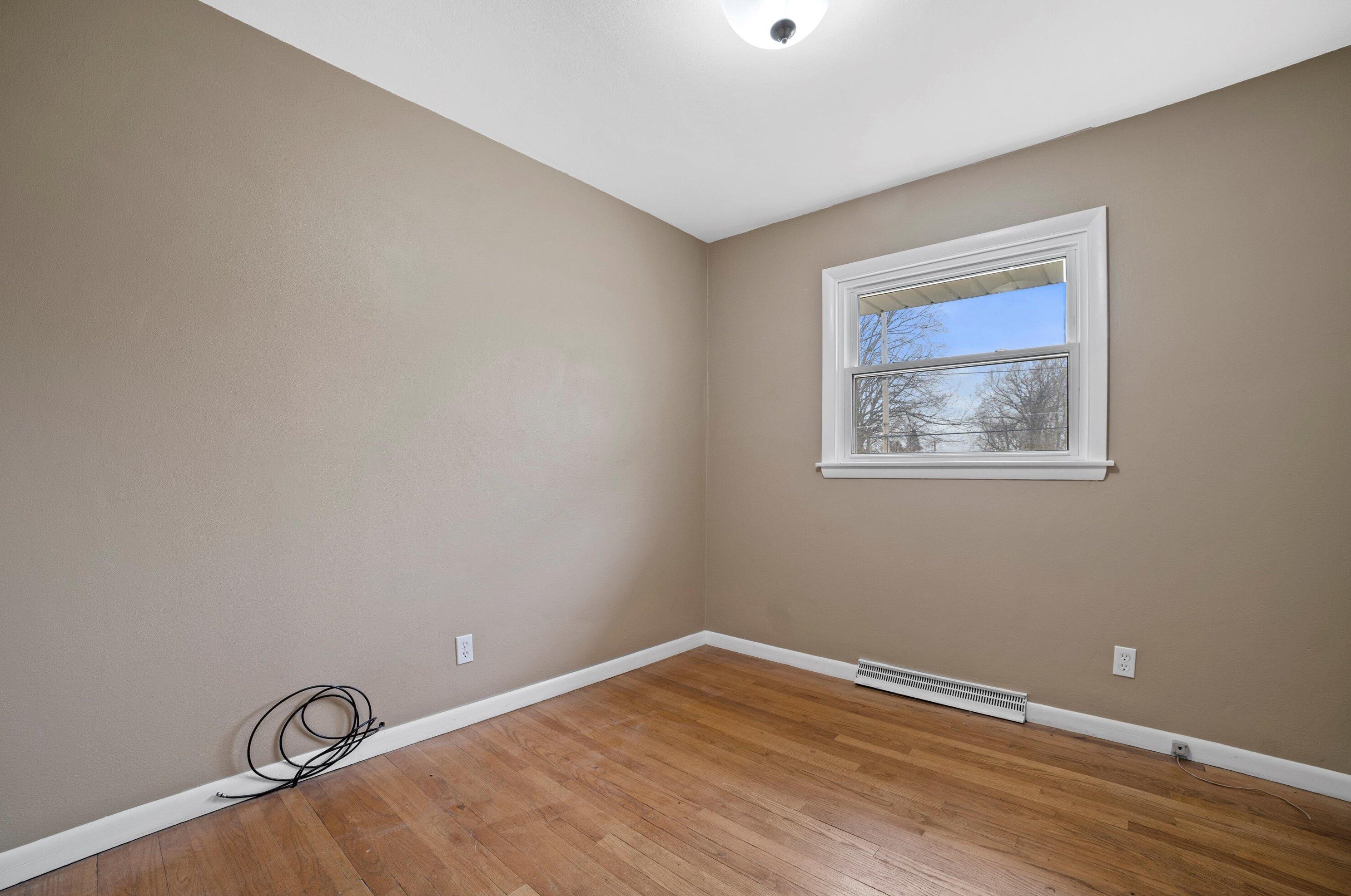 124 Spring St, Grafton WI  53024-1716 exterior