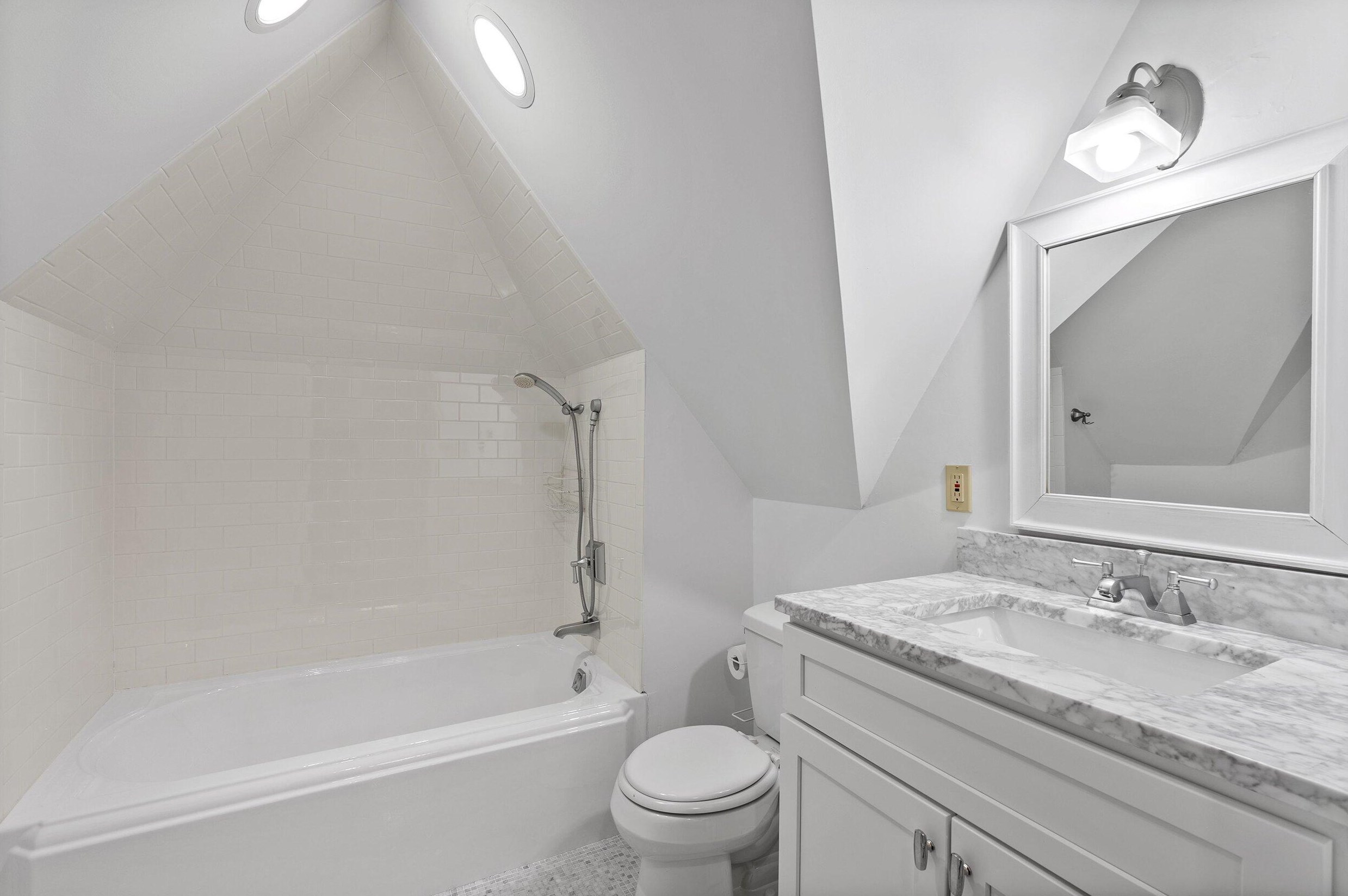 4524 Cramer St, Milwaukee WI 53211-1201 exterior