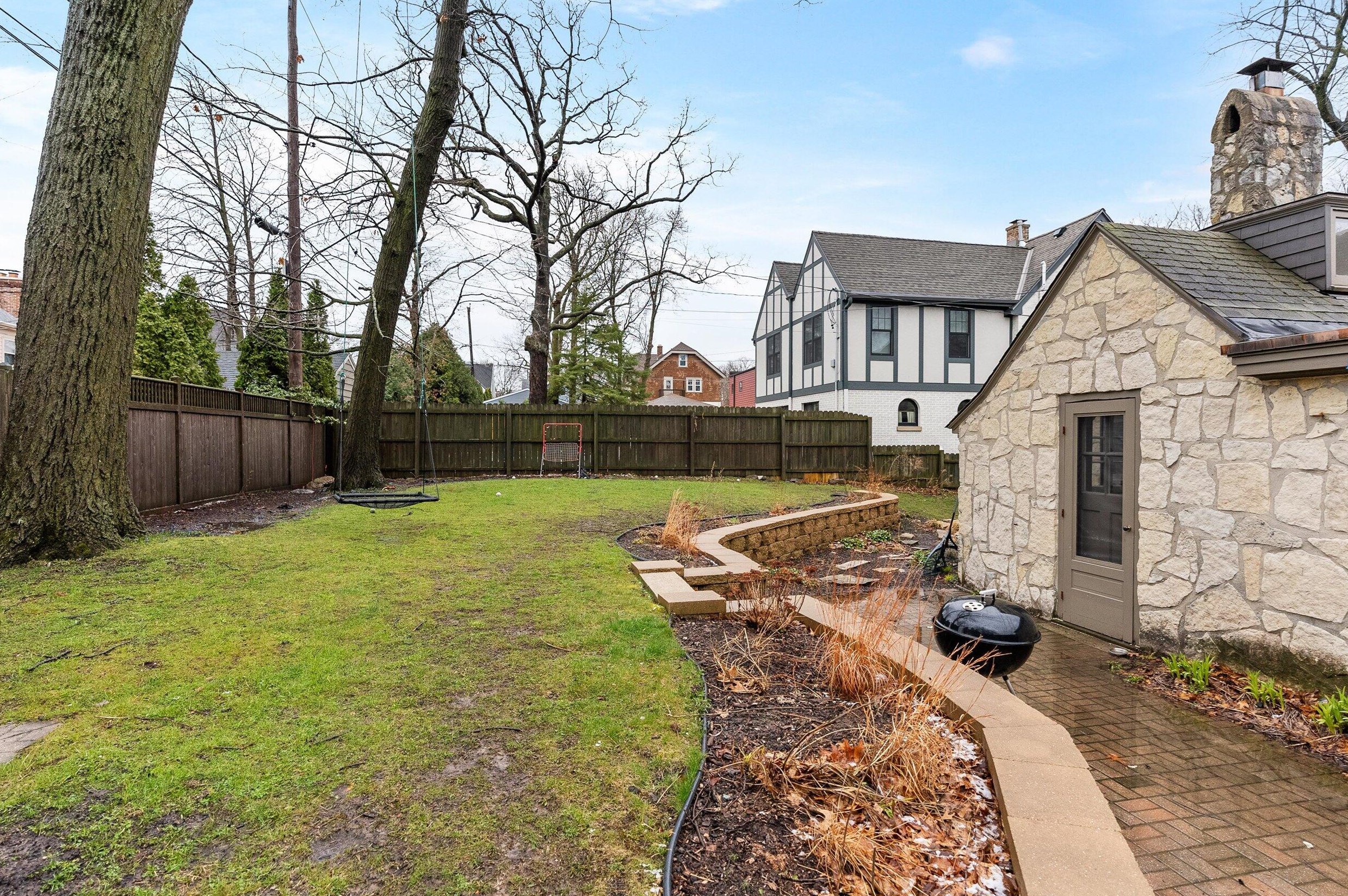 4524 Cramer St, Milwaukee WI 53211-1201 exterior