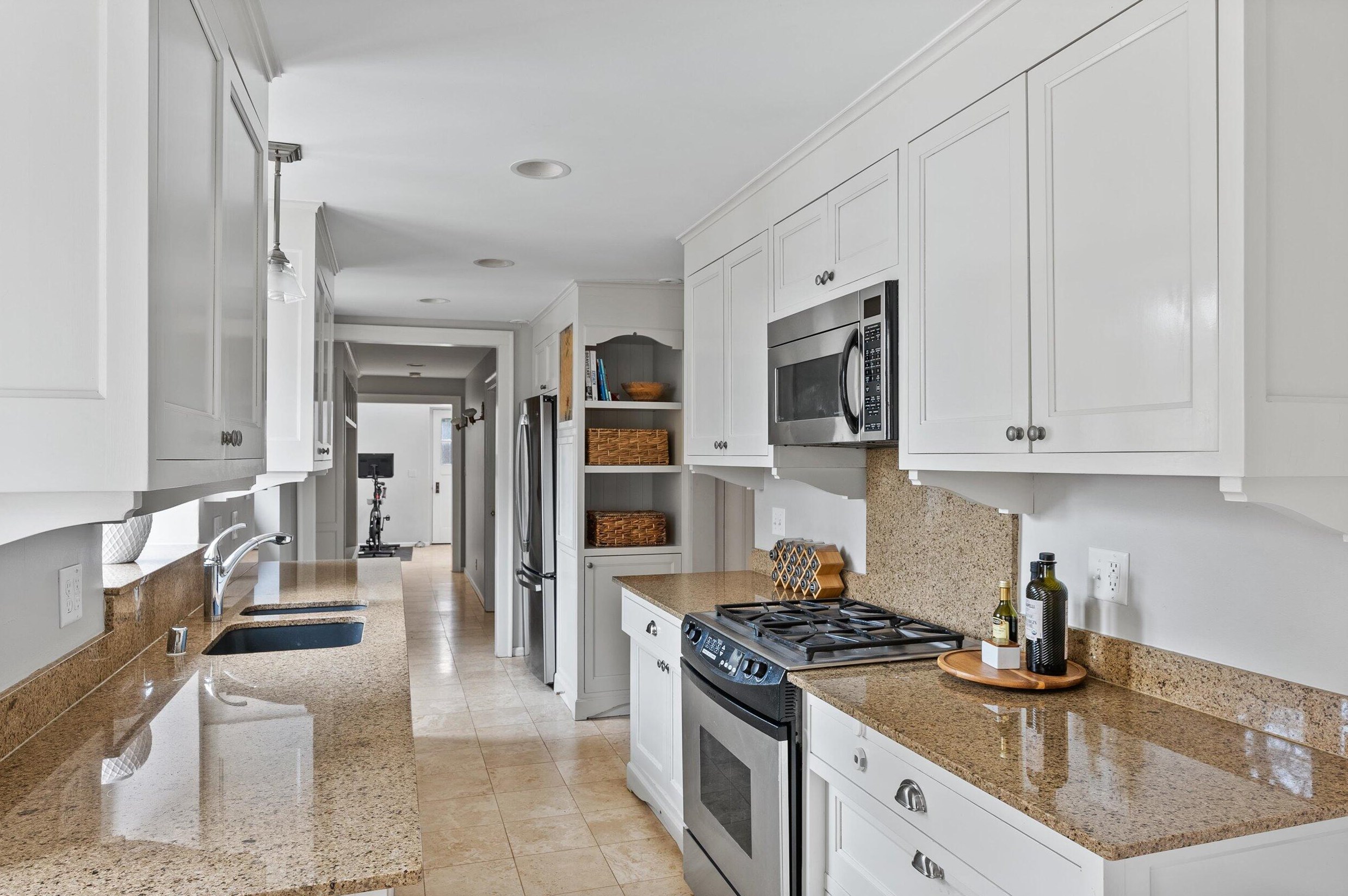 4524 Cramer St, Milwaukee WI 53211-1201 exterior