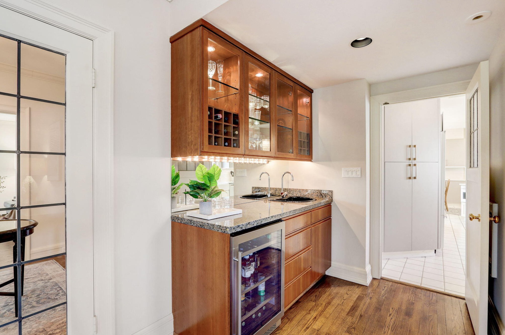 3515 Smt Ave, Milwaukee WI 53211-3441 exterior