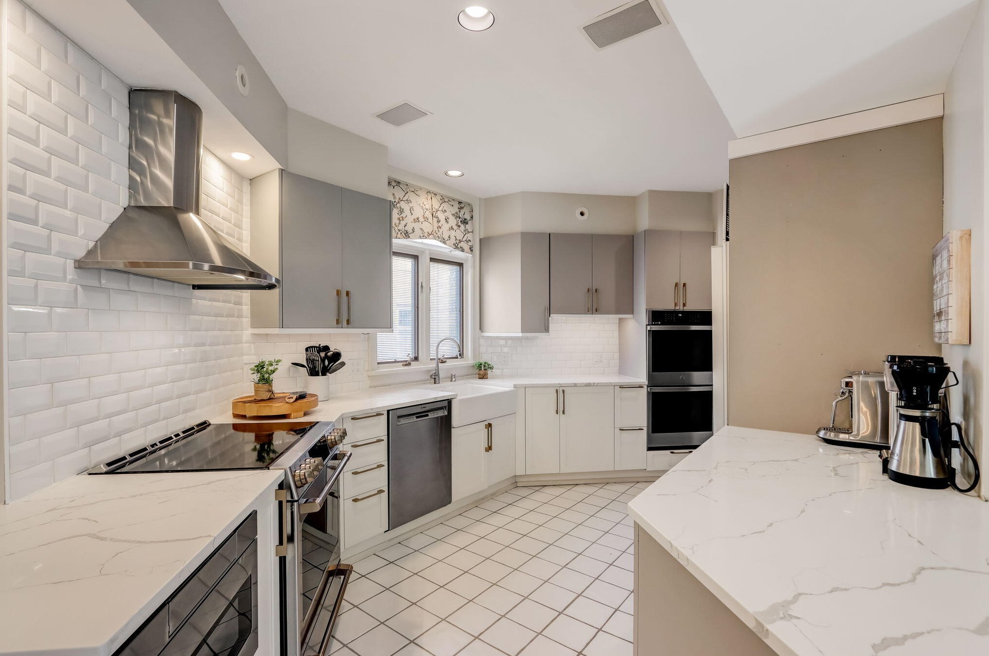 3515 Smt Ave, Milwaukee WI 53211-3441 exterior