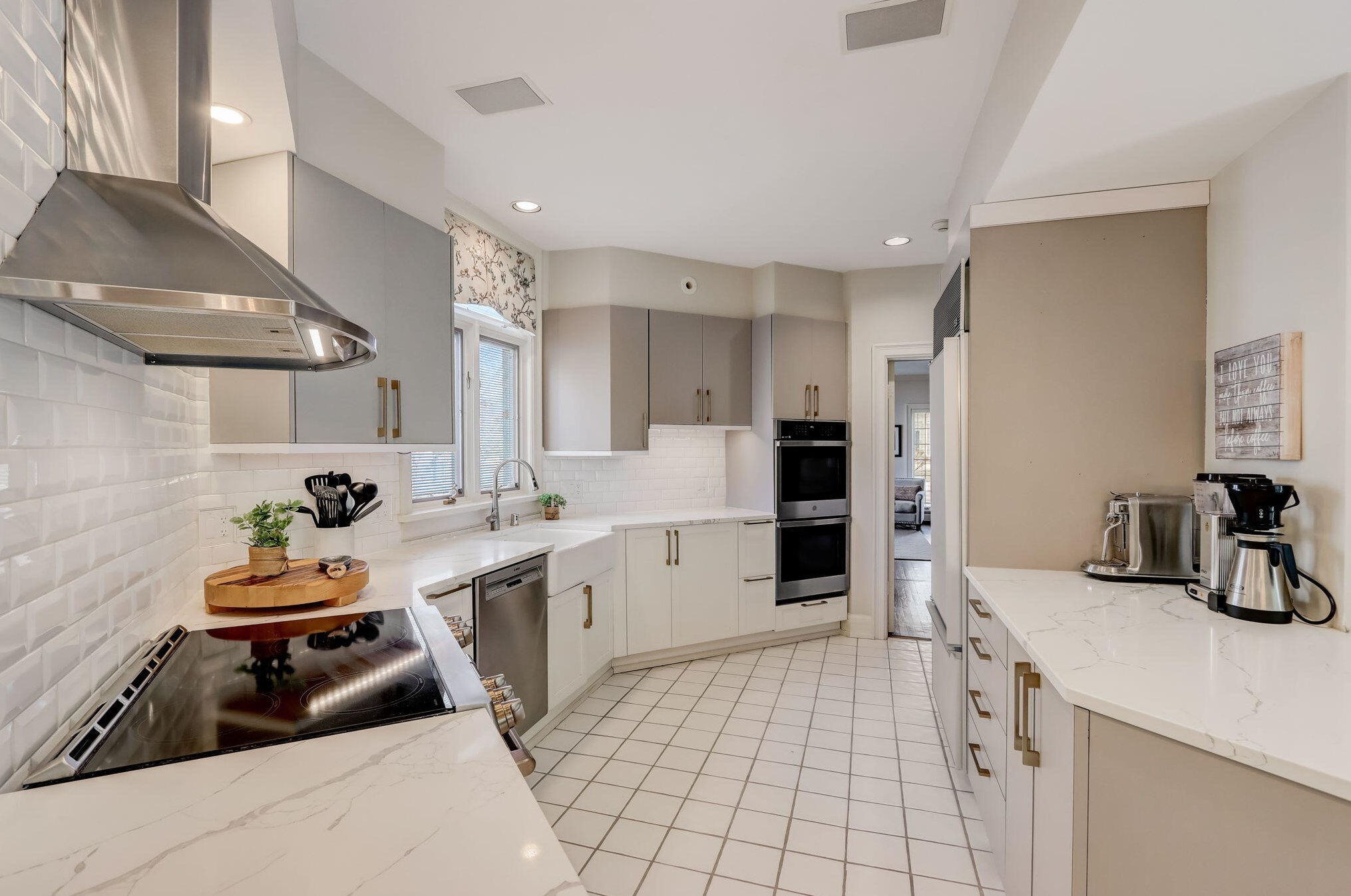 3515 Smt Ave, Milwaukee WI 53211-3441 exterior