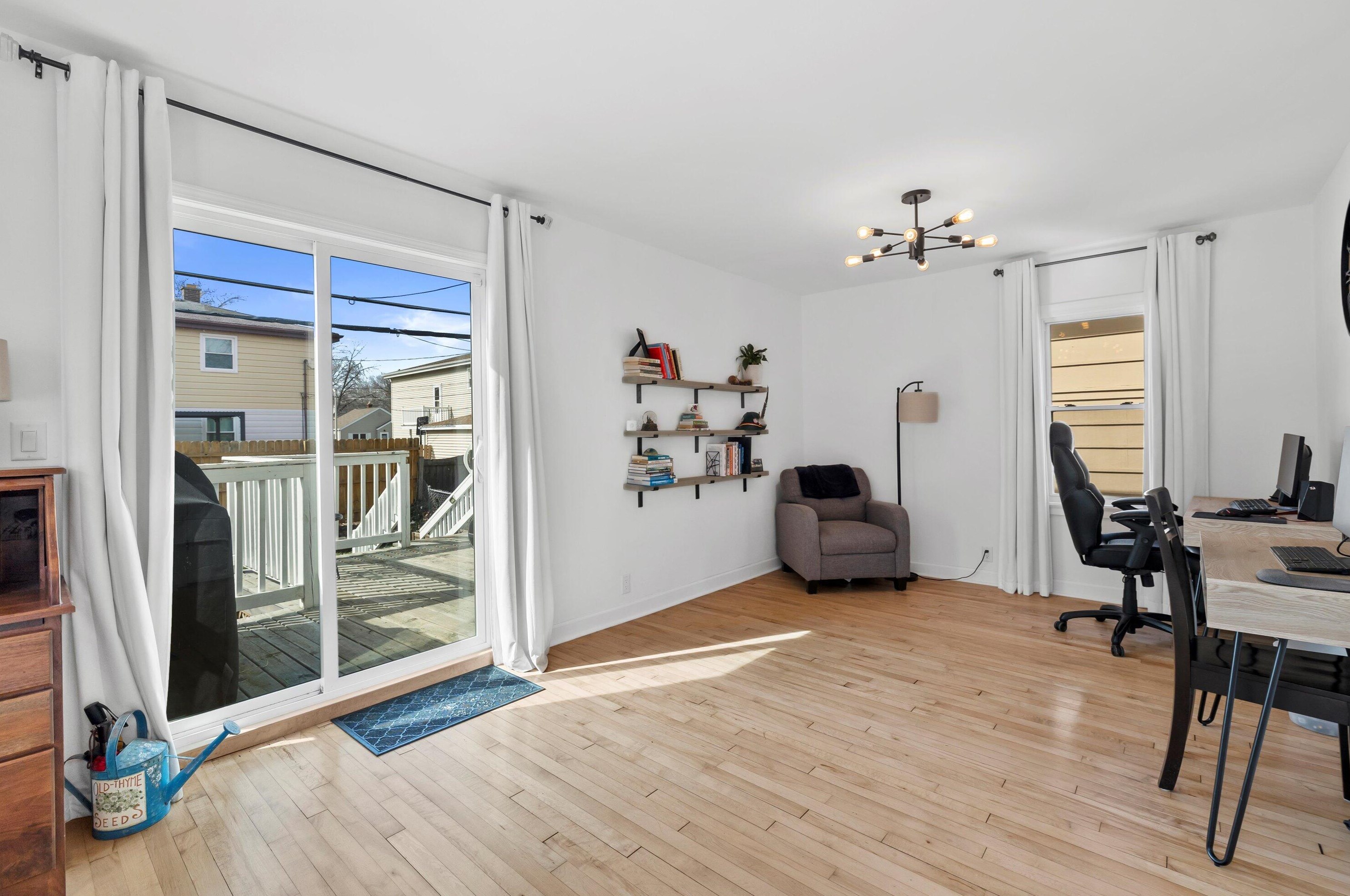 1525 93, Milwaukee WI 53227-1524 exterior