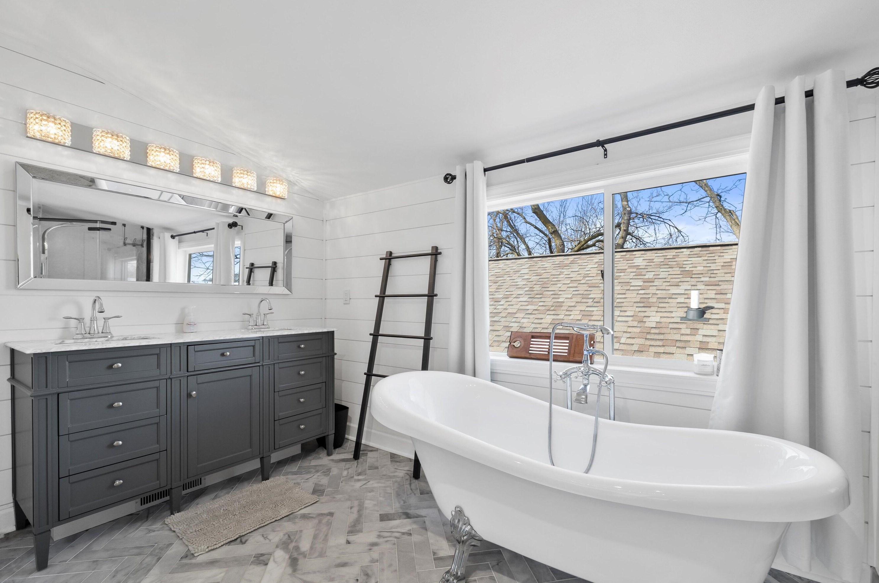 1525 93, Milwaukee WI 53227-1524 exterior