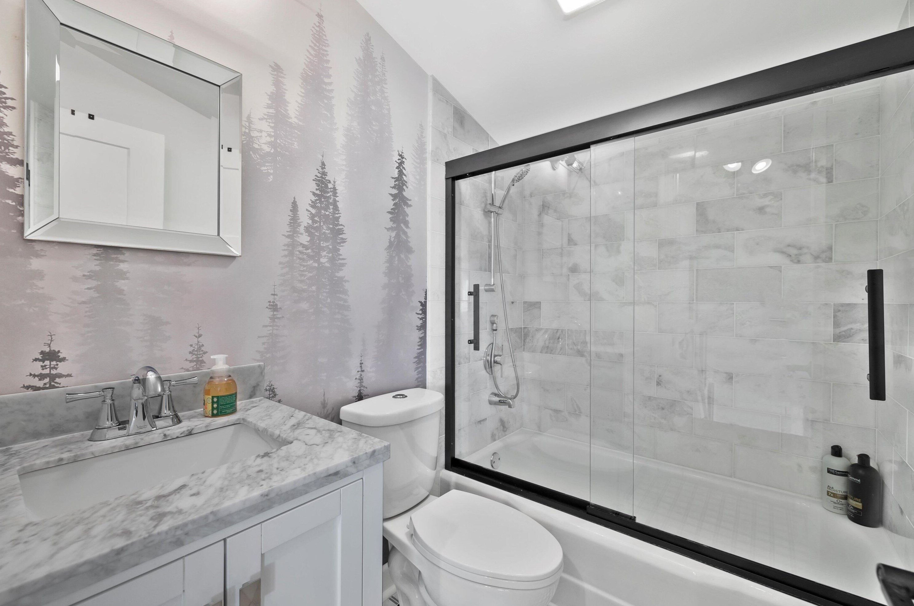 1525 93, Milwaukee WI 53227-1524 exterior