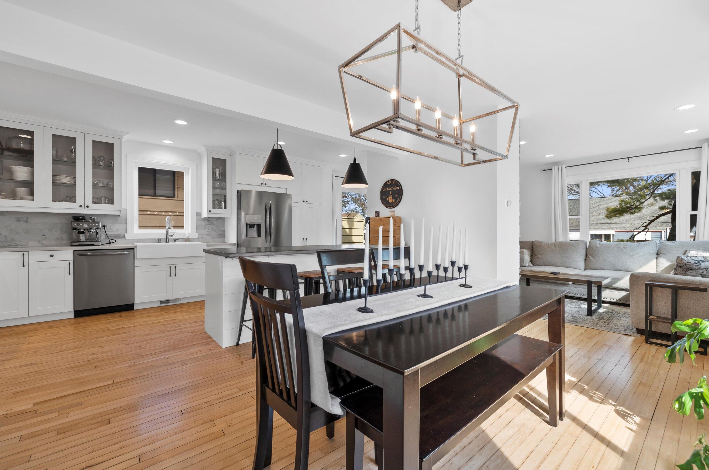 1525 93, Milwaukee WI 53227-1524 exterior