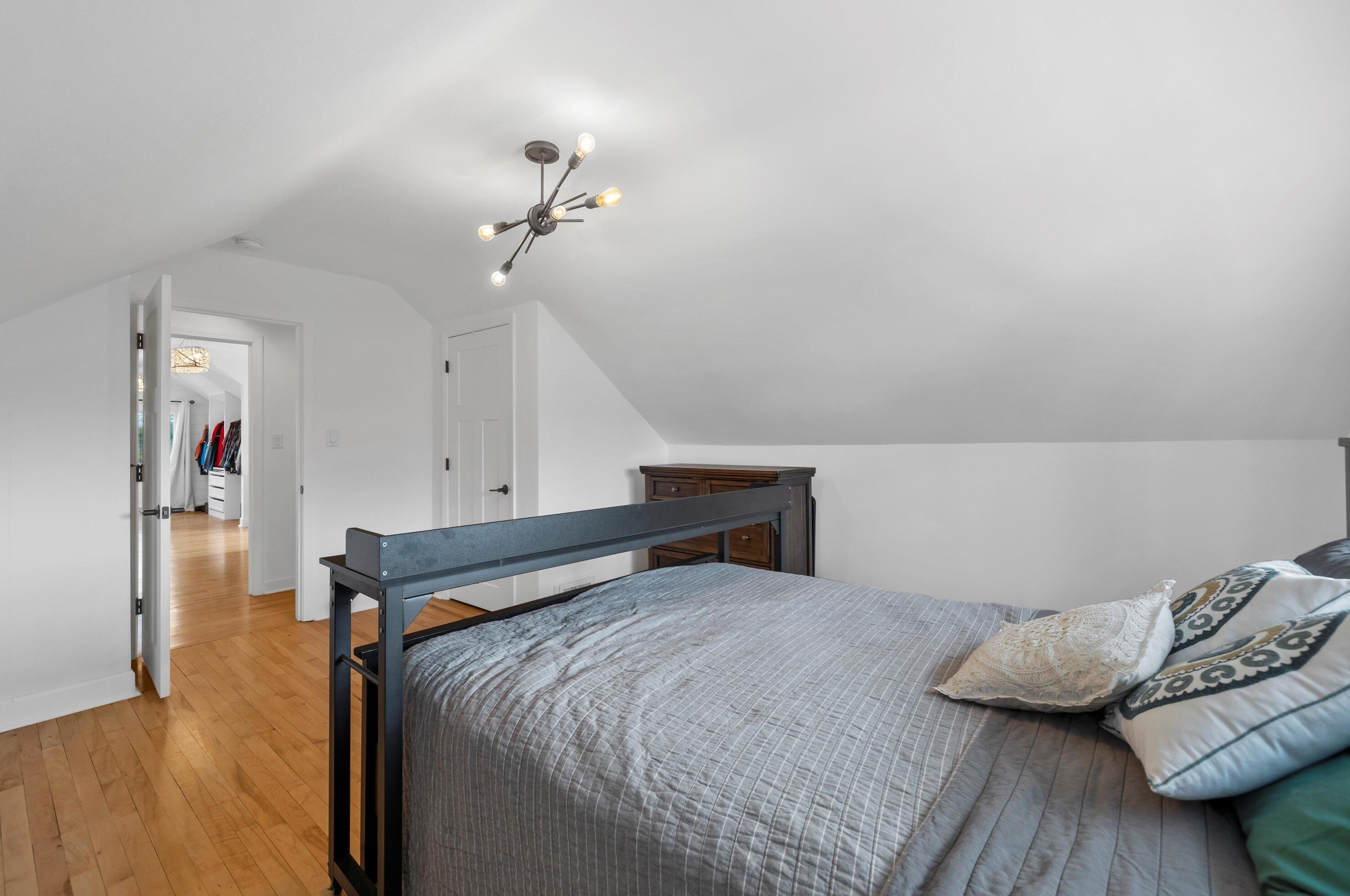 1525 93, Milwaukee WI 53227-1524 exterior