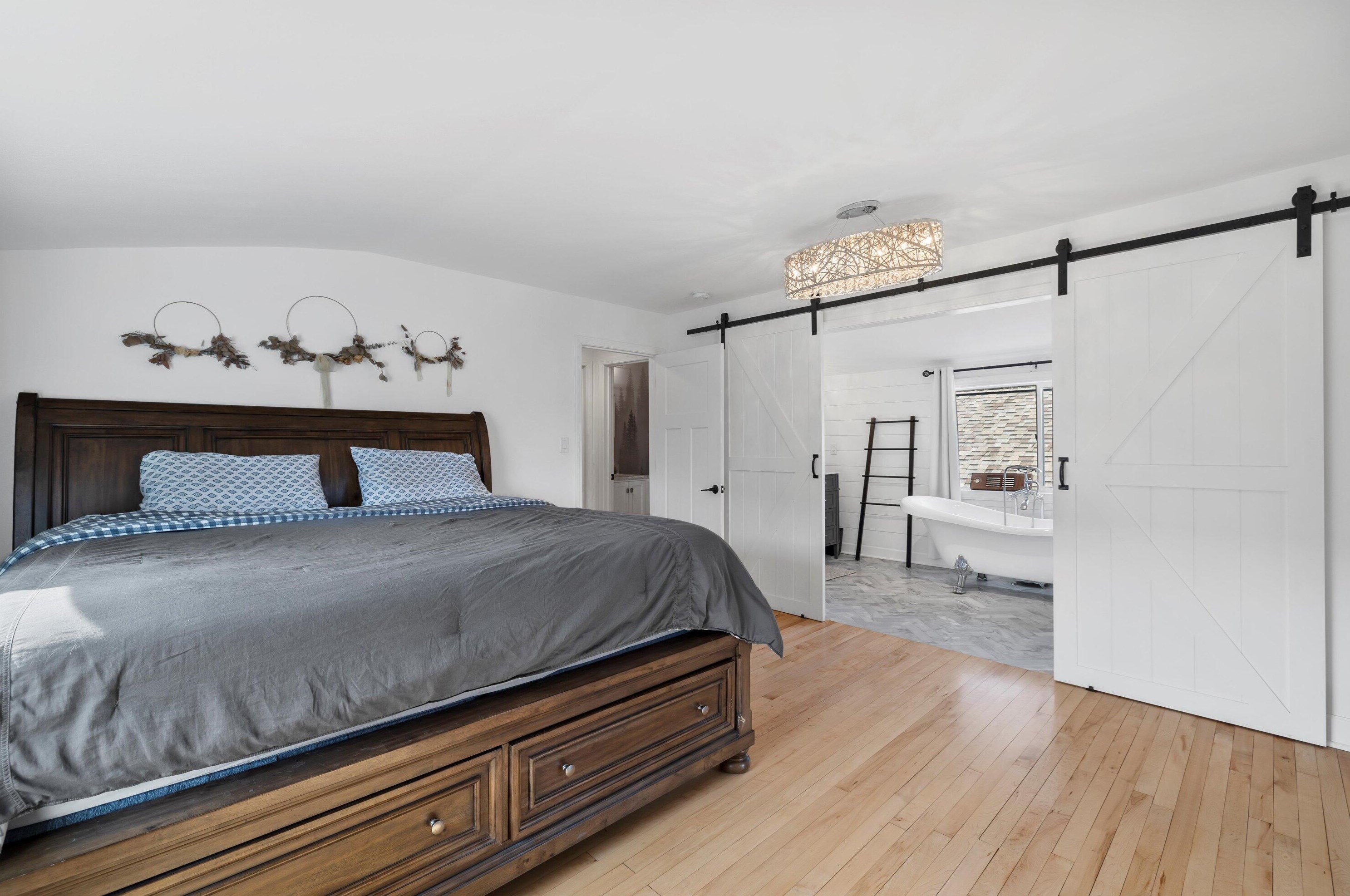 1525 93, Milwaukee WI 53227-1524 exterior