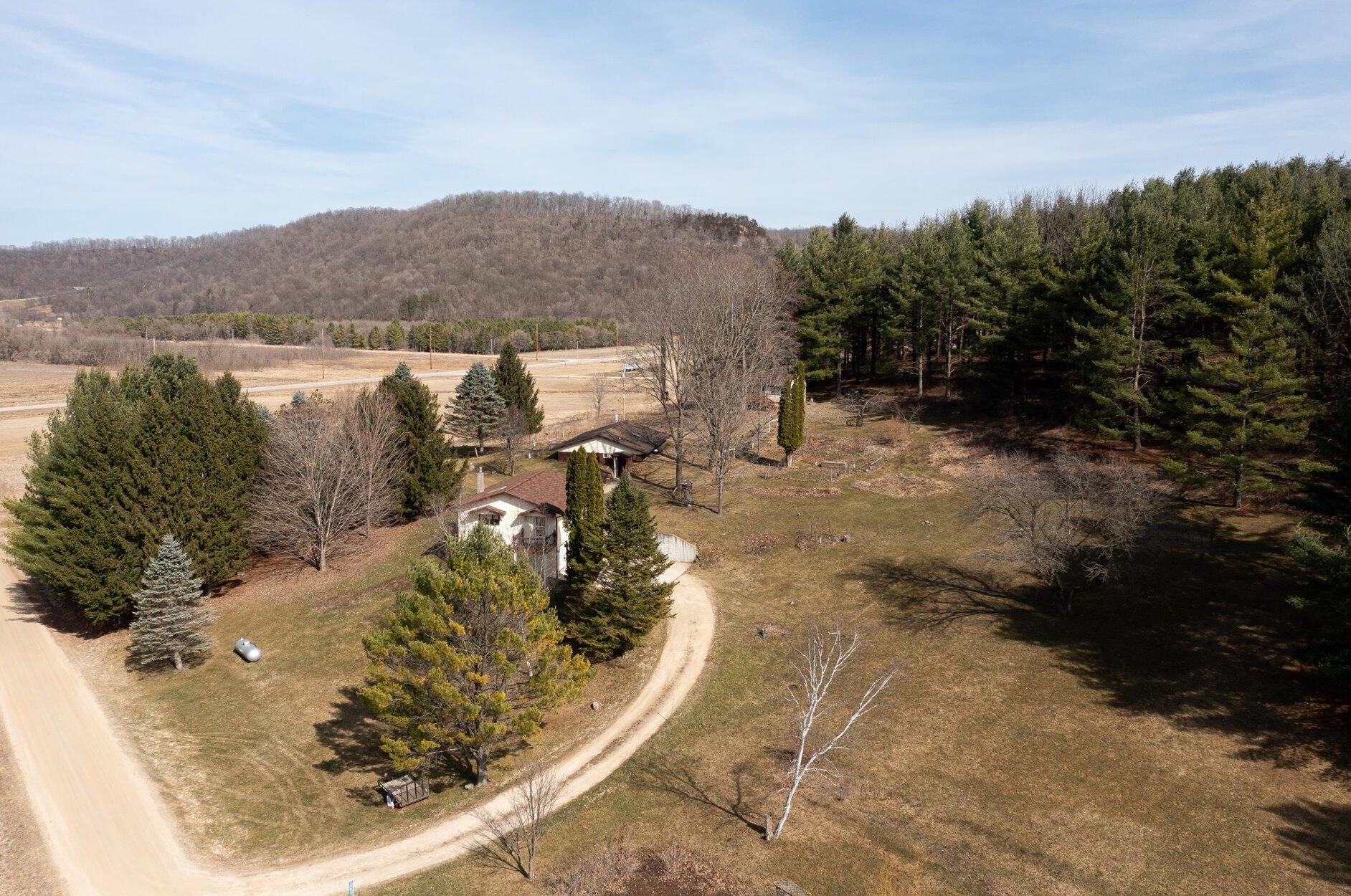 13617 Ames Dr, Viola WI  54664-8811 exterior