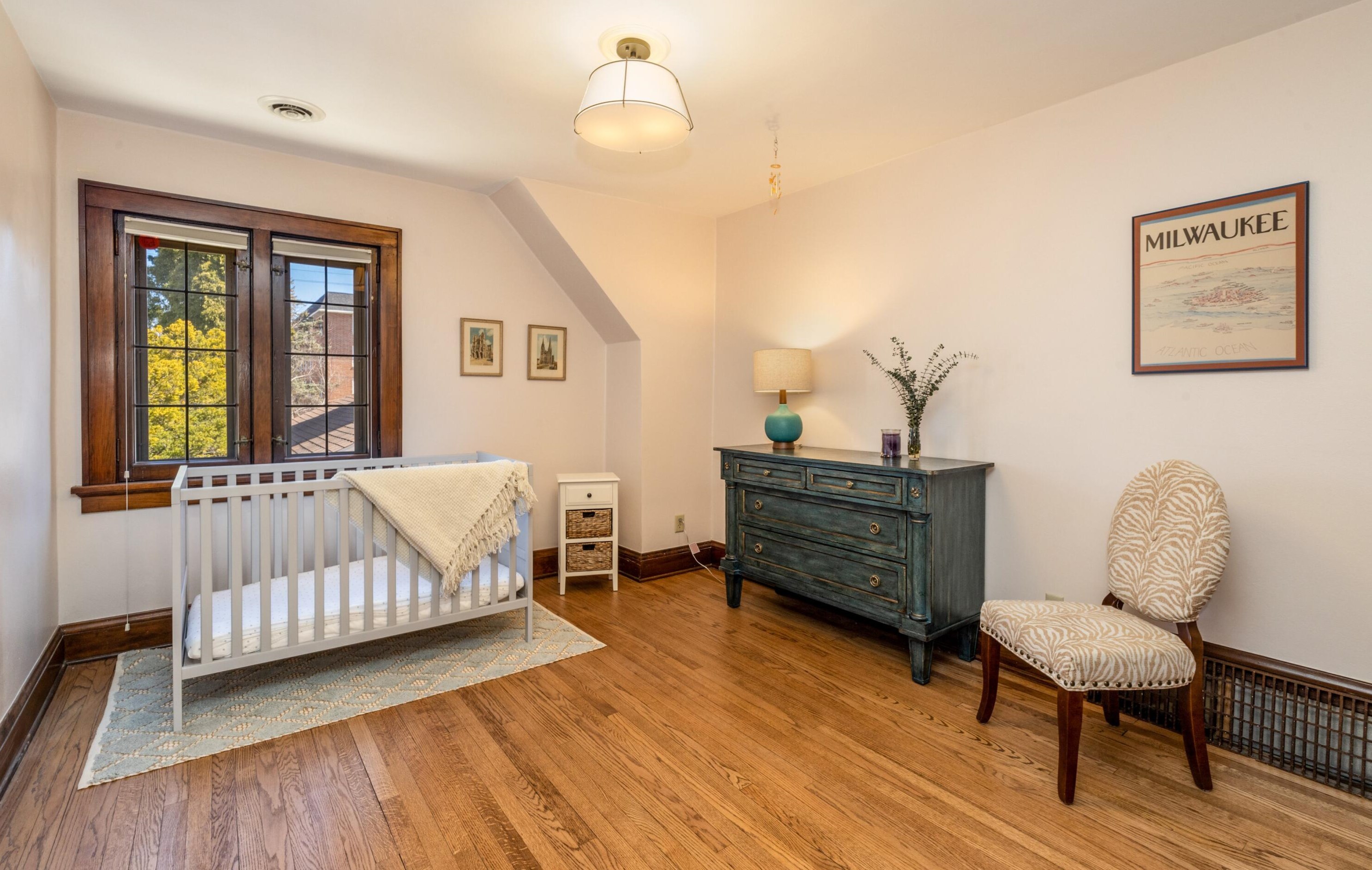 1623 Lk Blf Blvd, Milwaukee WI 53211-1518 exterior