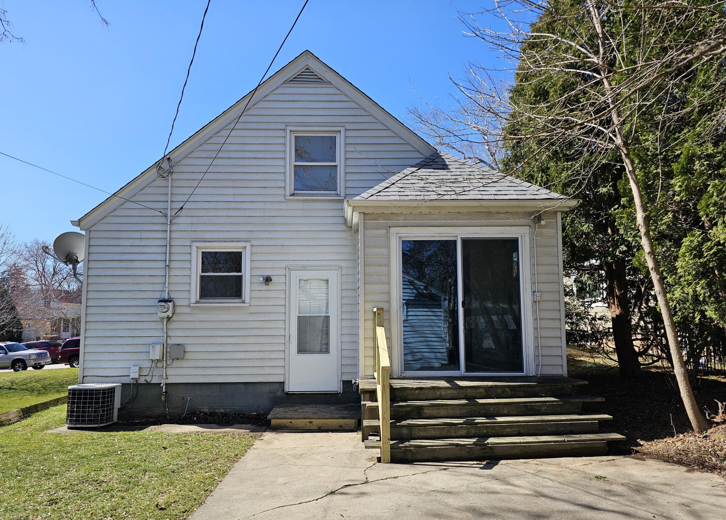 3632 33rd St, Milwaukee WI  53221-1119 exterior