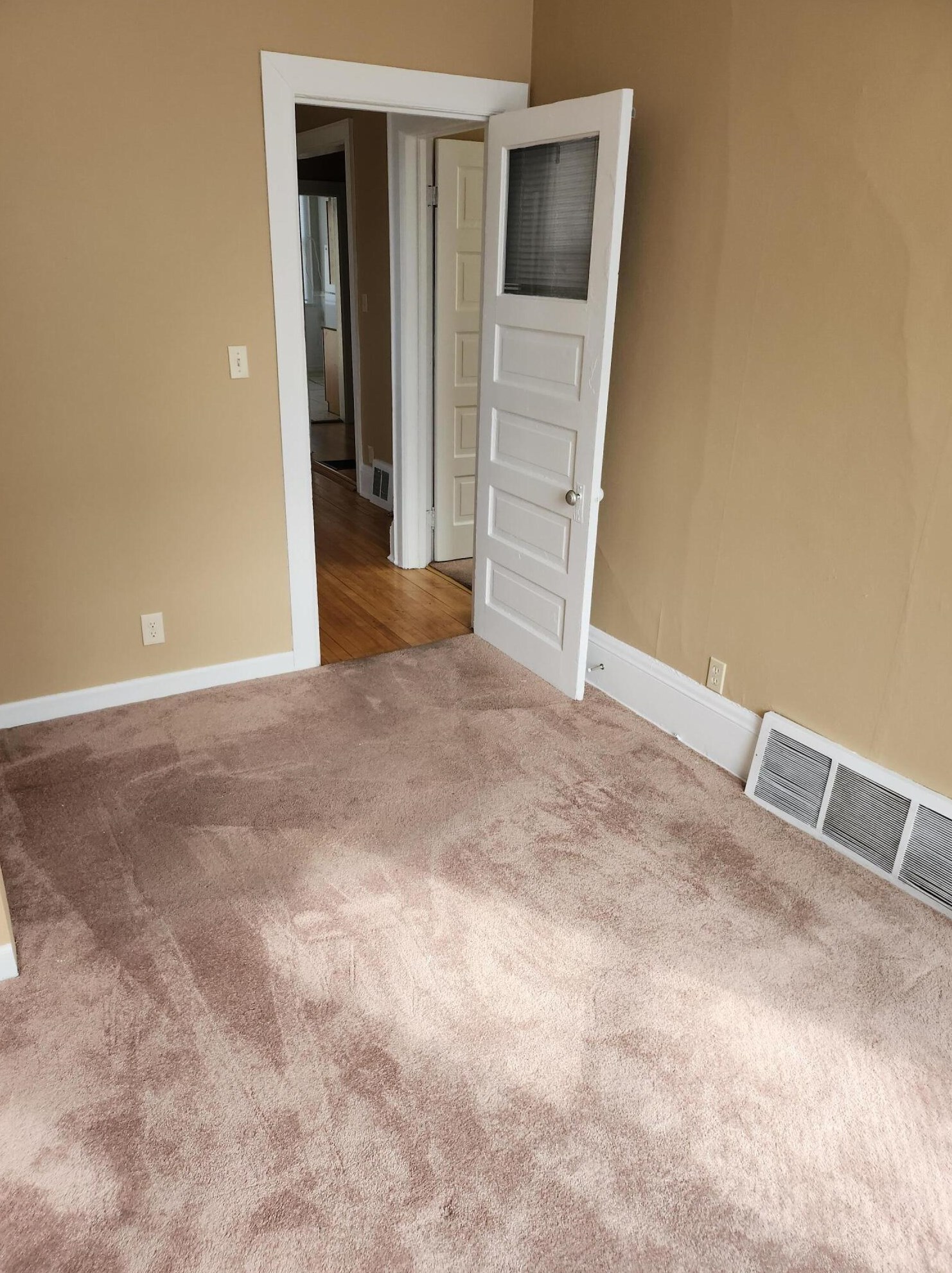 2407 Farwell Ave, Milwaukee WI 53211-4415 exterior