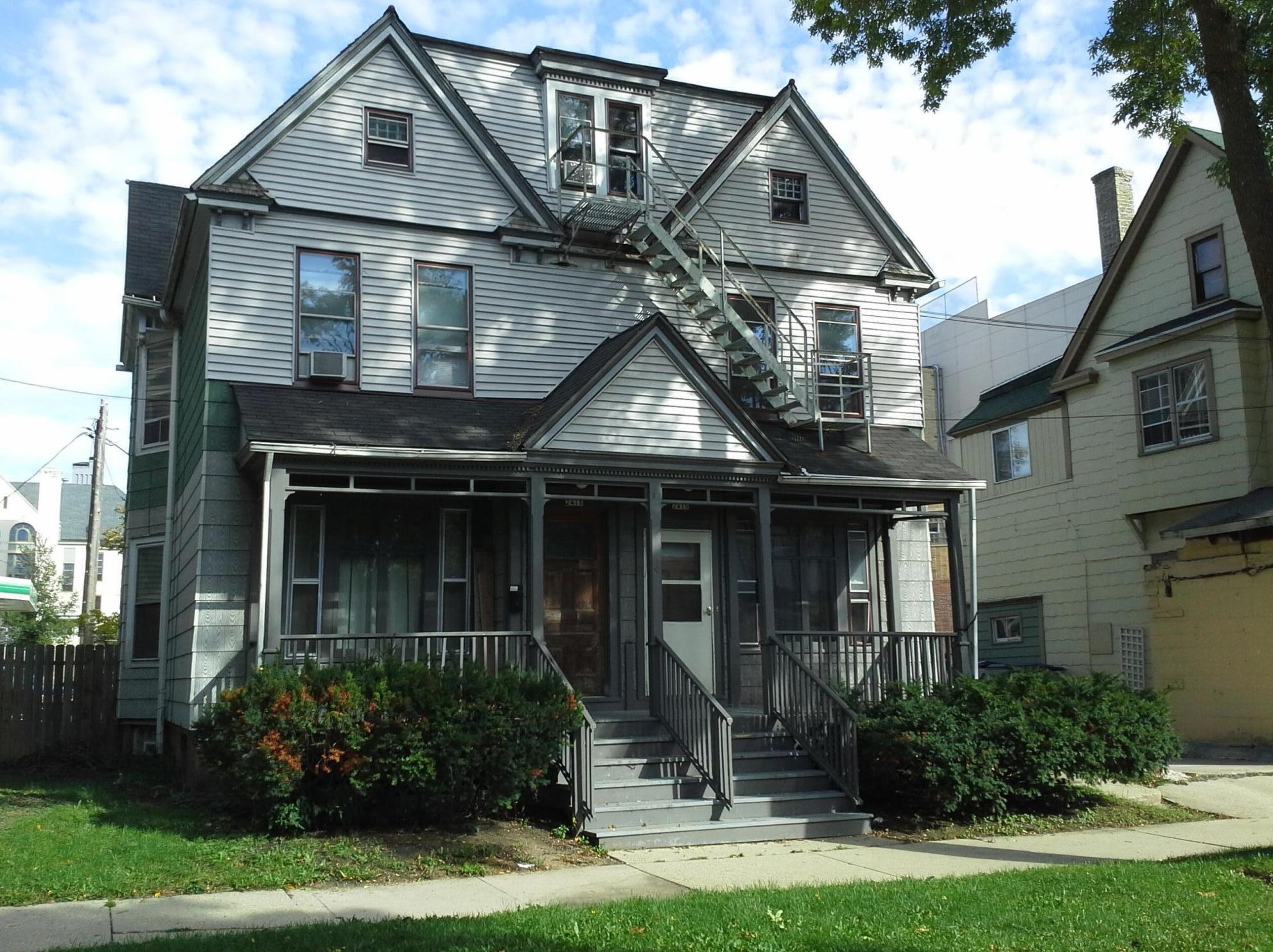 2416 Frederick Ave, Milwaukee WI 53211-4417 exterior