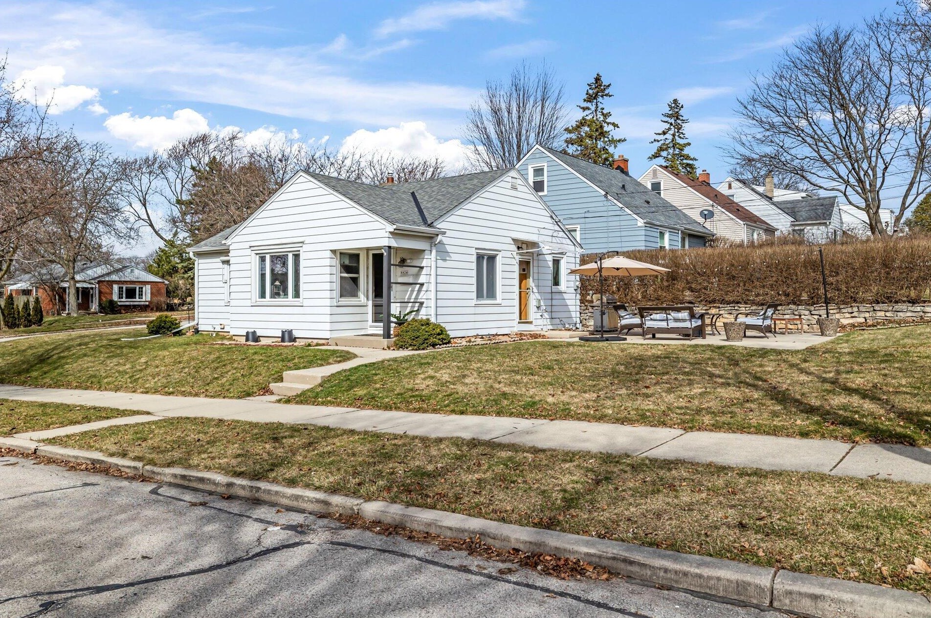 8824 Locust St, Milwaukee WI  53222-4636 exterior