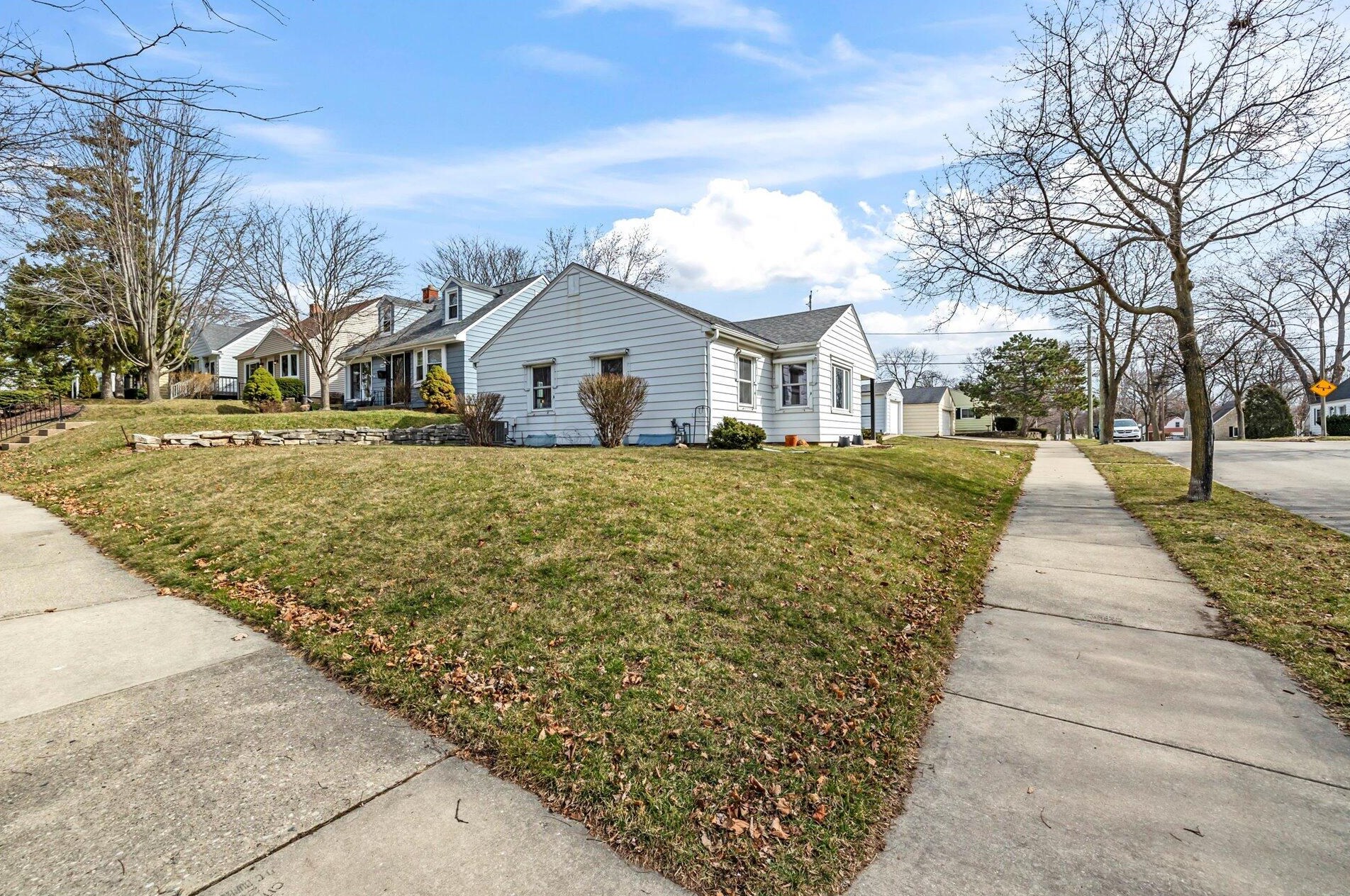 8824 Locust St, Milwaukee WI  53222-4636 exterior