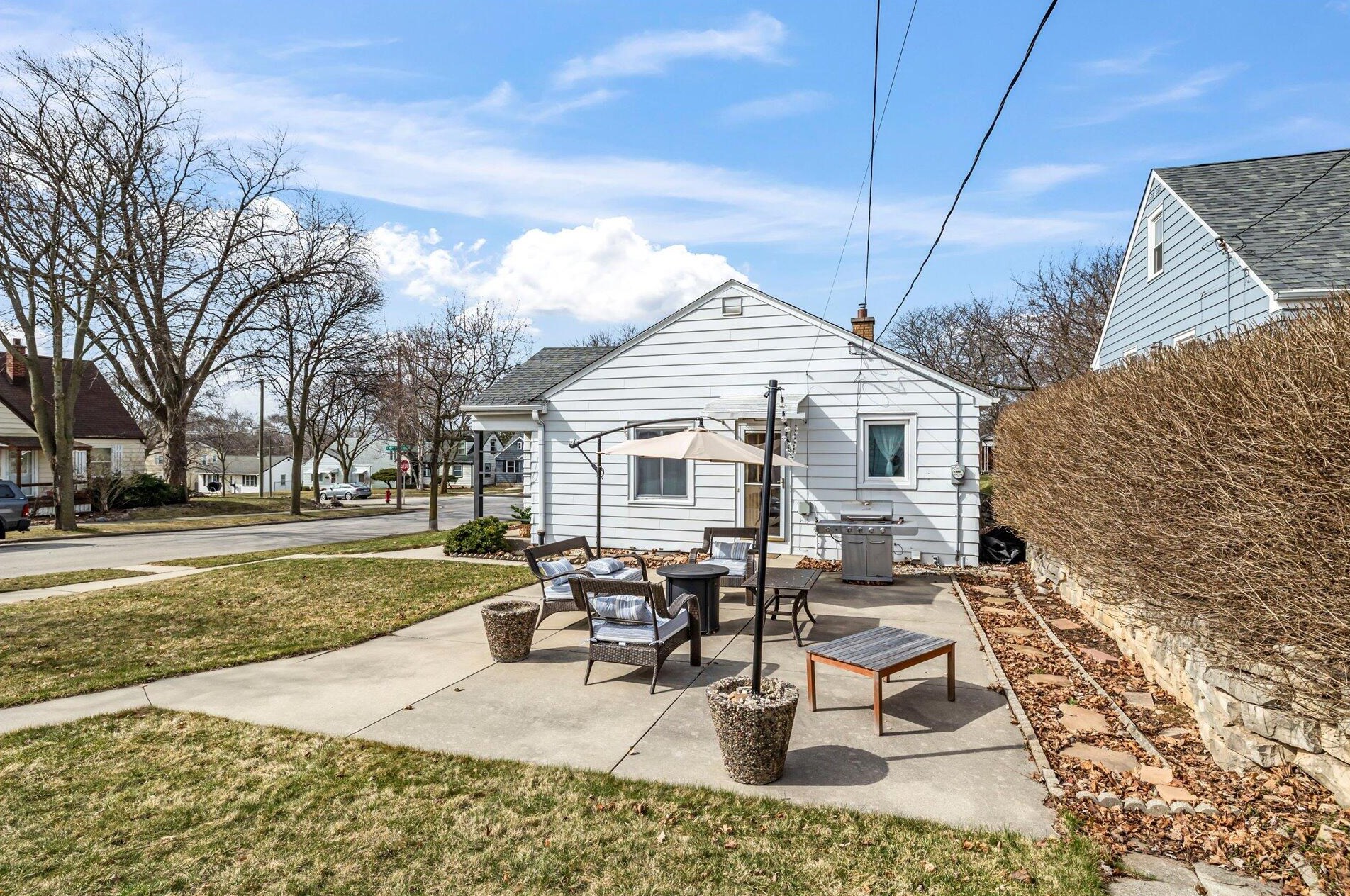 8824 Locust St, Milwaukee WI  53222-4636 exterior