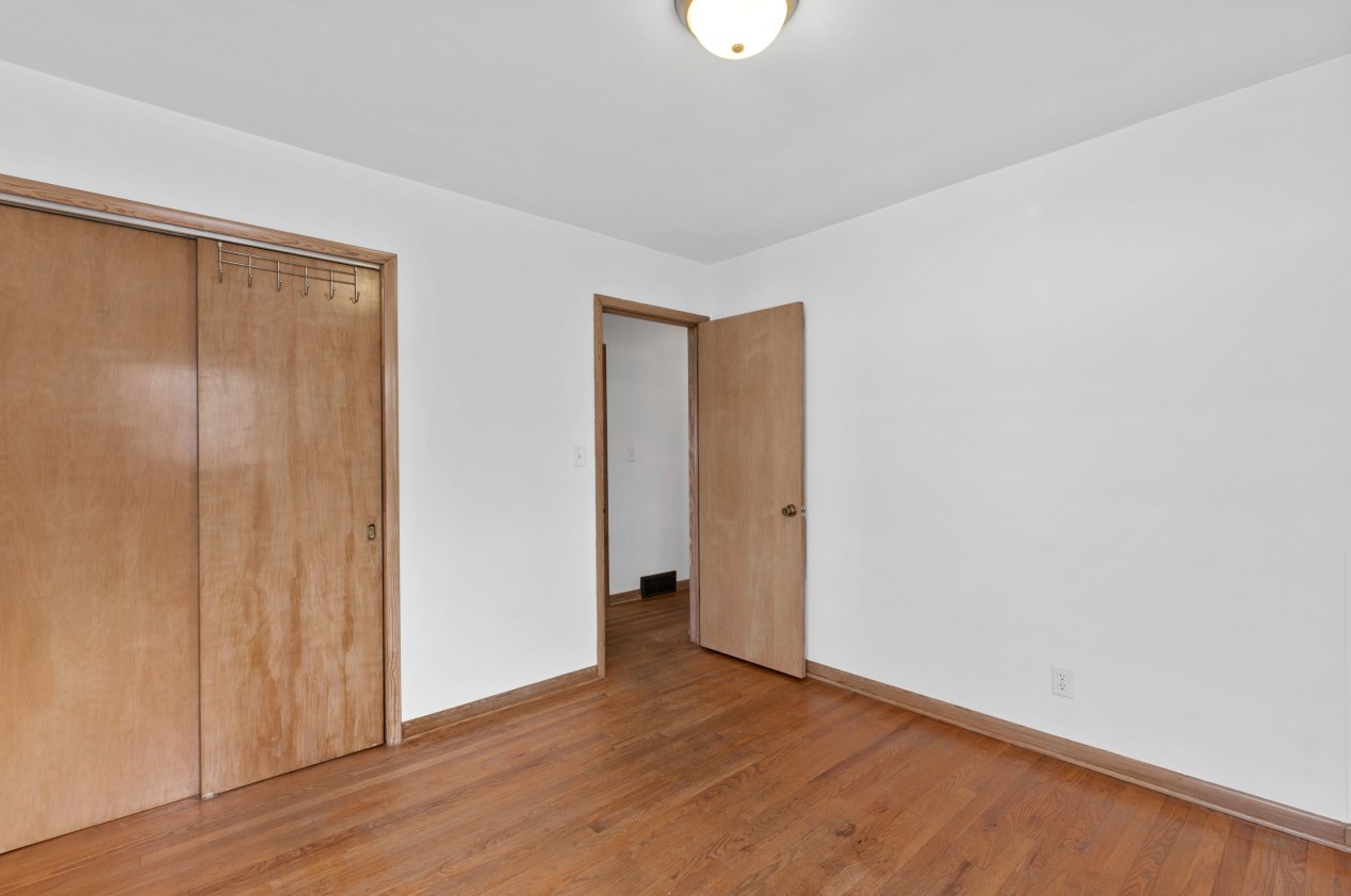 1033 91, Milwaukee WI 53214-2852 exterior