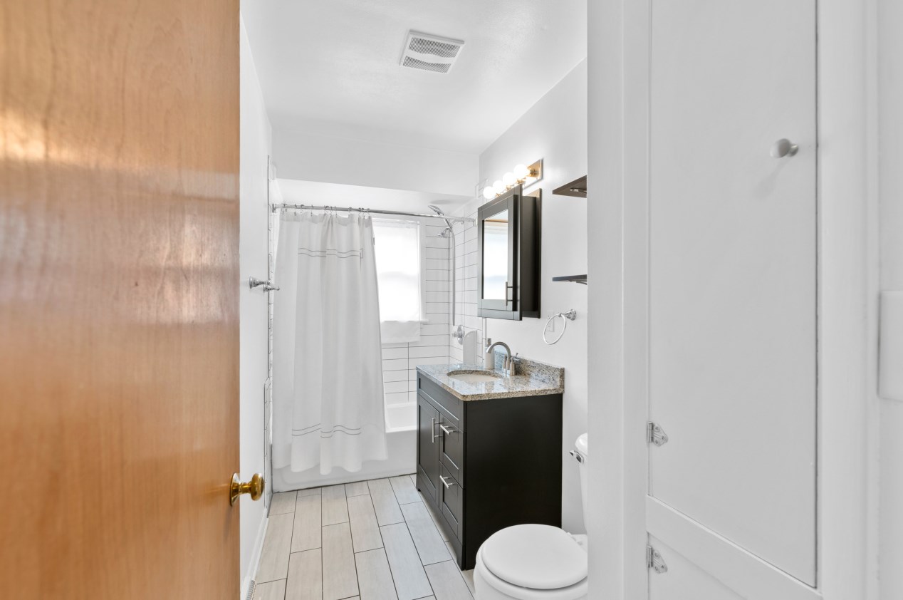 1033 91, Milwaukee WI 53214-2852 exterior