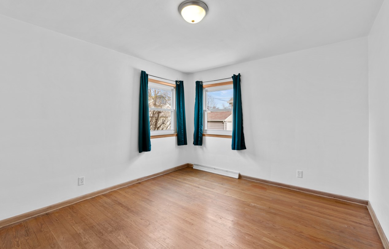 1033 91, Milwaukee WI 53214-2852 exterior