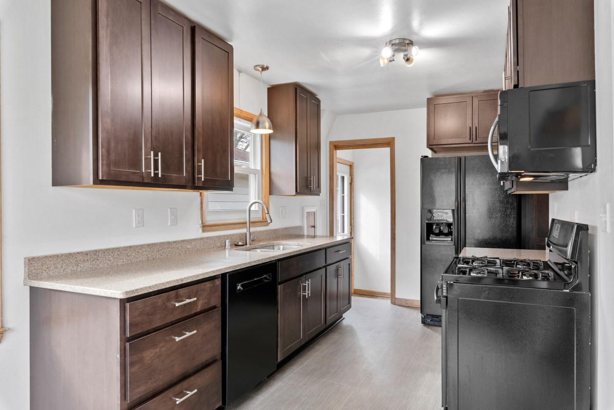 1033 91, Milwaukee WI 53214-2852 exterior