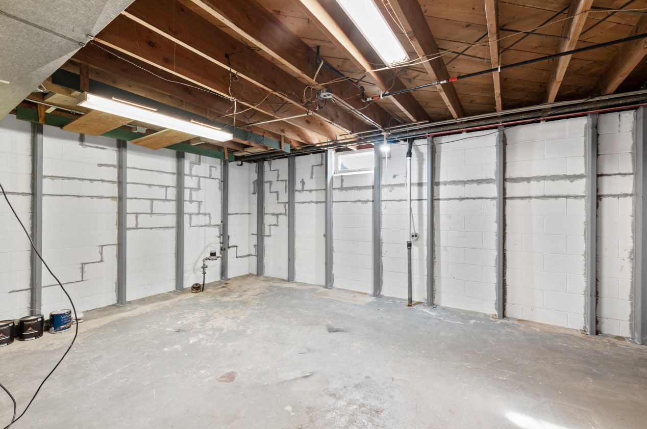 1033 91, Milwaukee WI 53214-2852 exterior