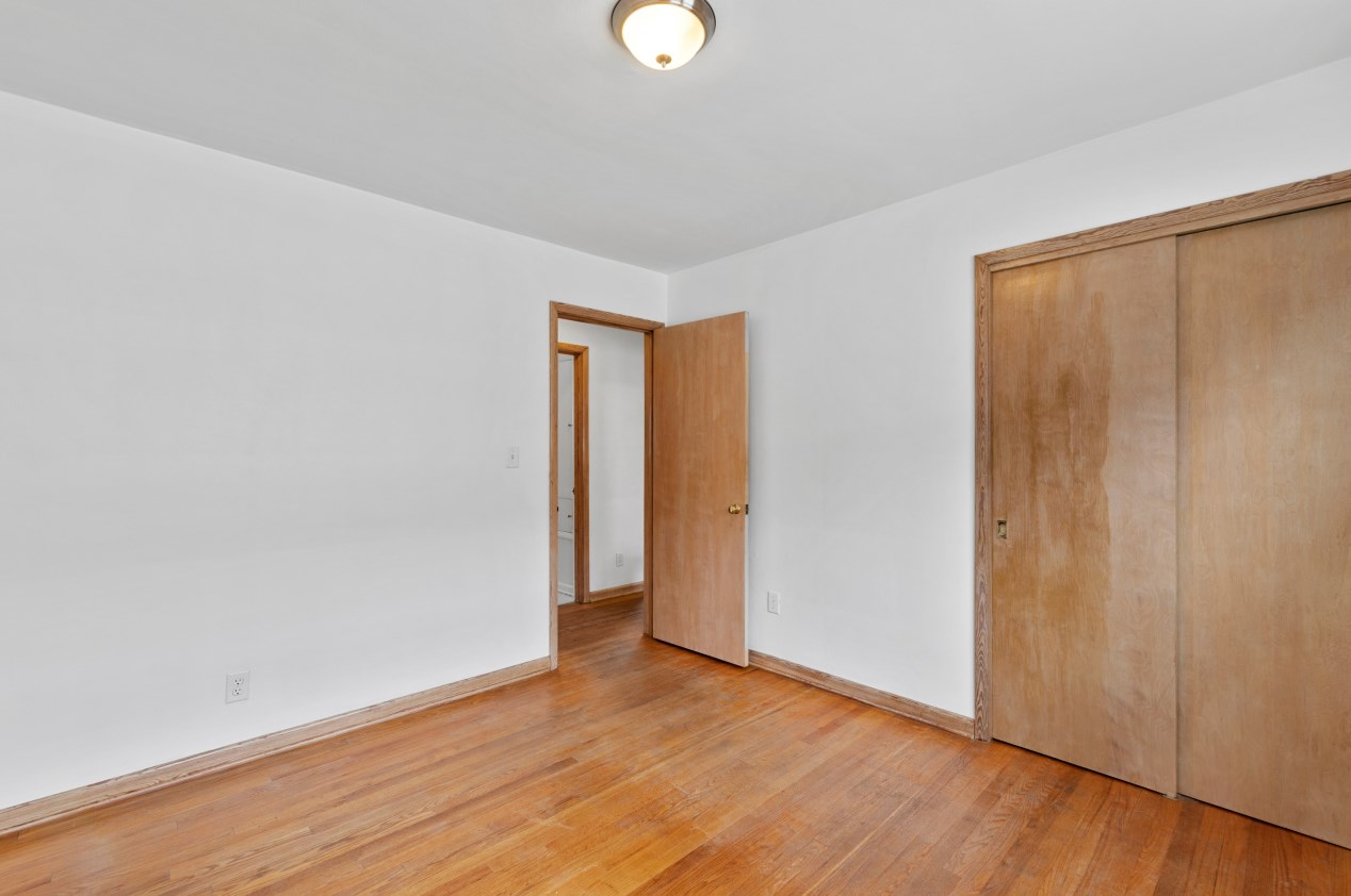 1033 91, Milwaukee WI 53214-2852 exterior