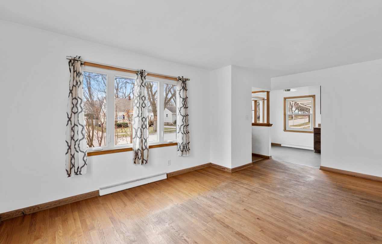 1033 91, Milwaukee WI 53214-2852 exterior