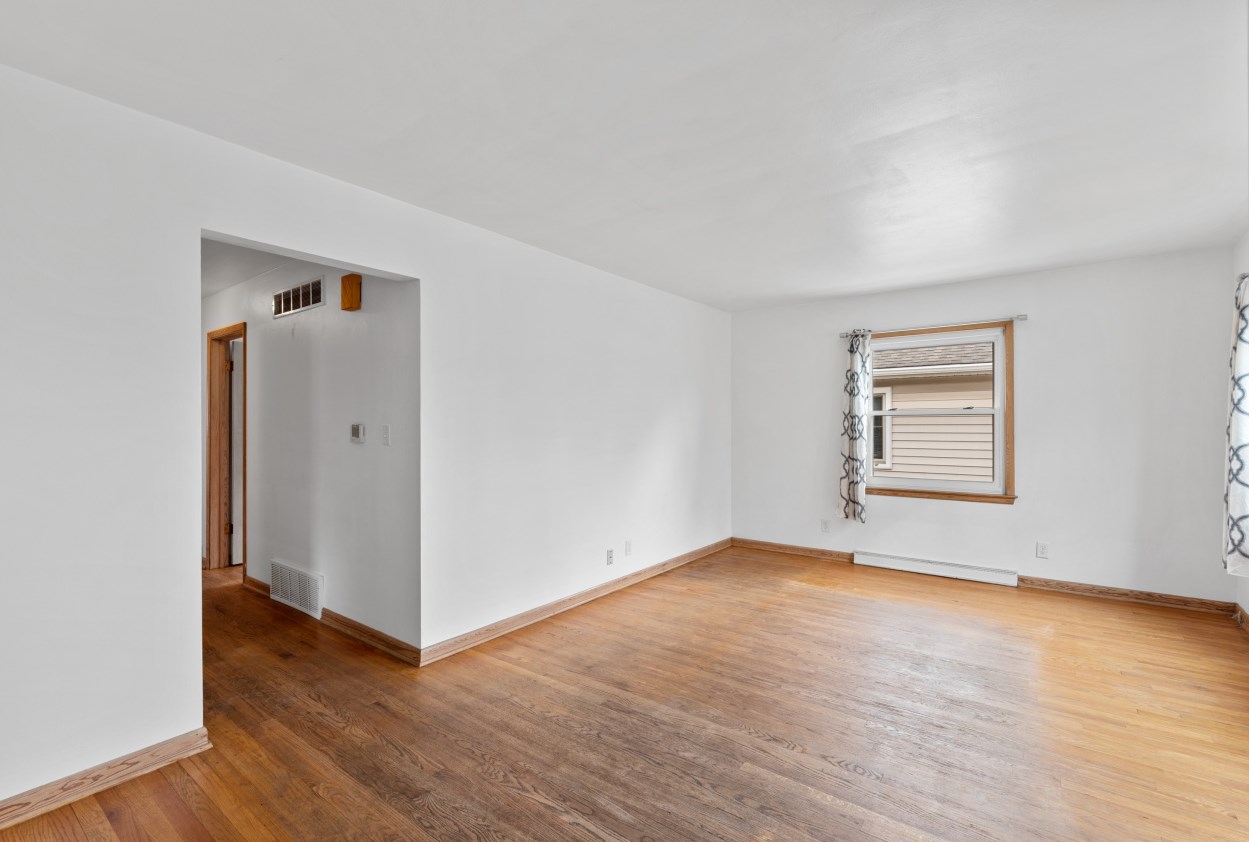 1033 91, Milwaukee WI 53214-2852 exterior