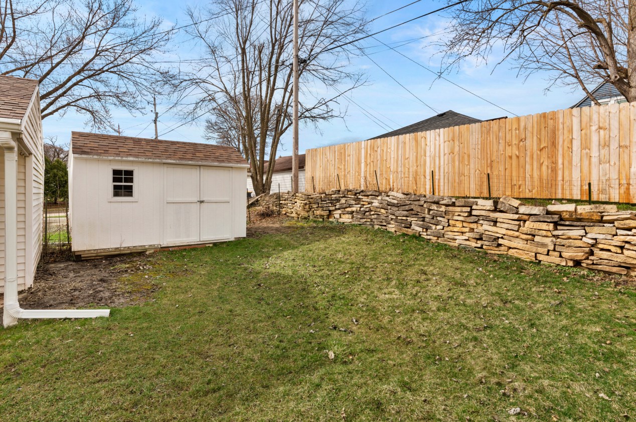 1033 91, Milwaukee WI 53214-2852 exterior