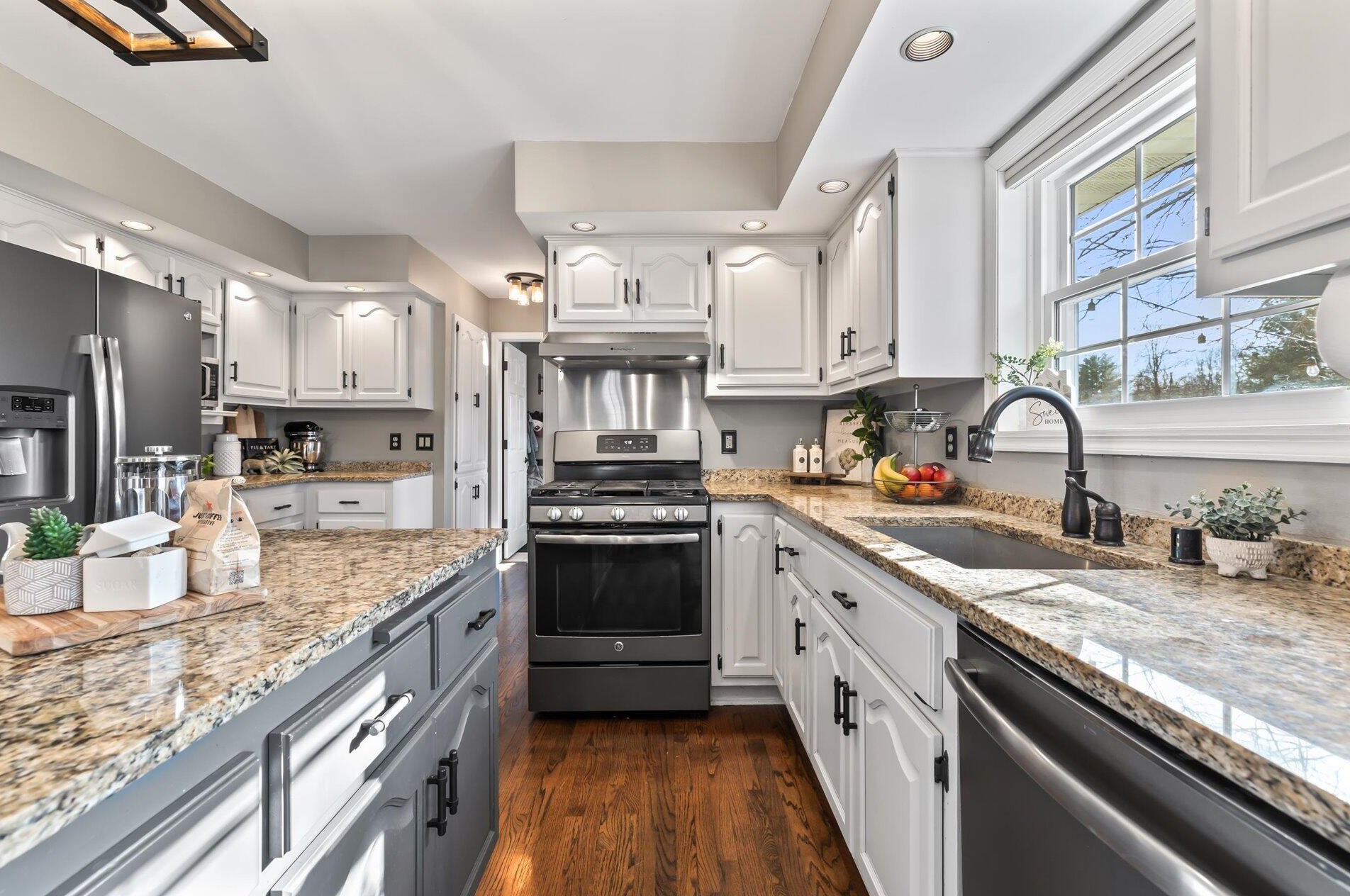 663 Martin Dr, Cedarburg WI  53012-8934 exterior