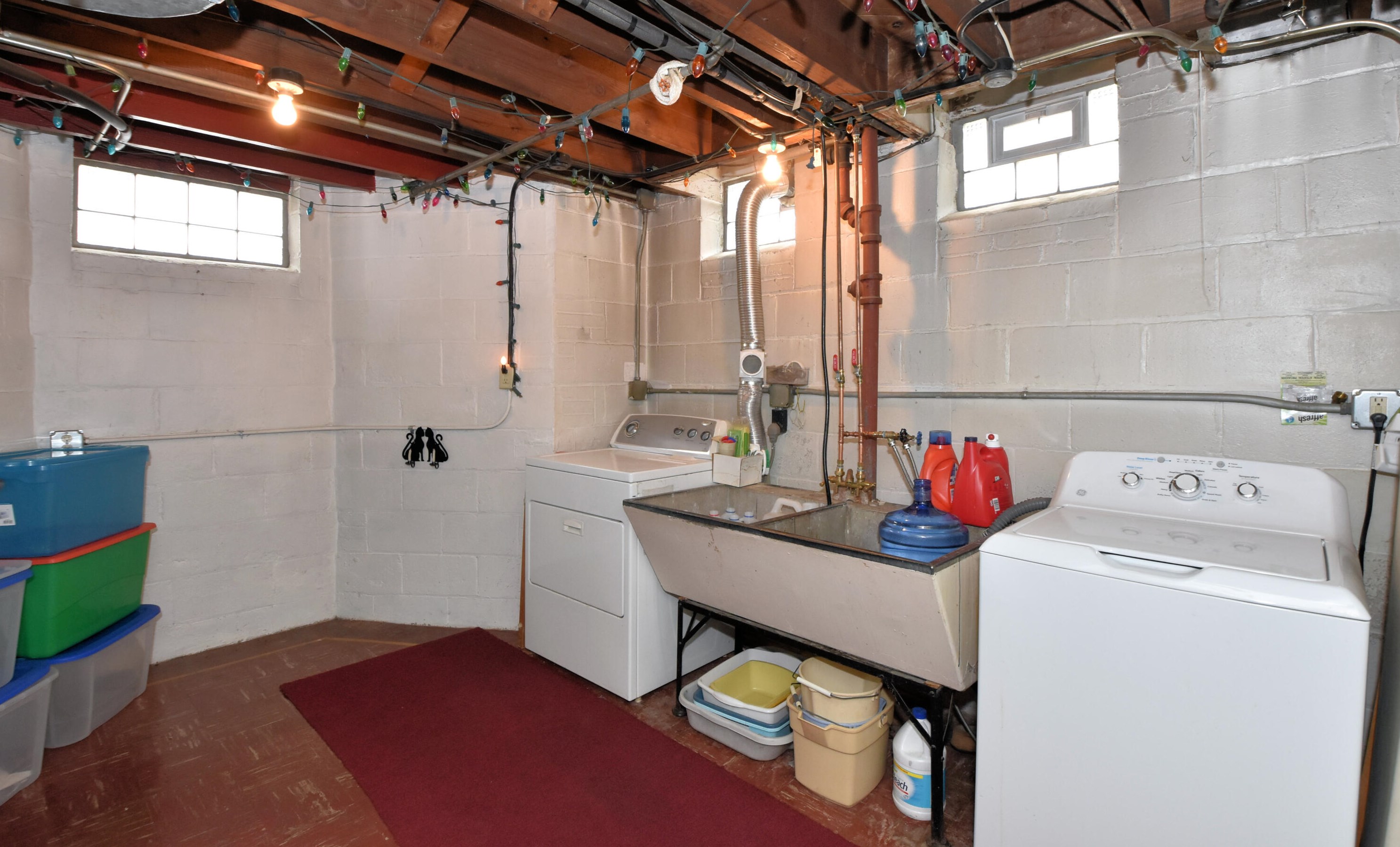 2426 60, Milwaukee WI 53219-2131 exterior