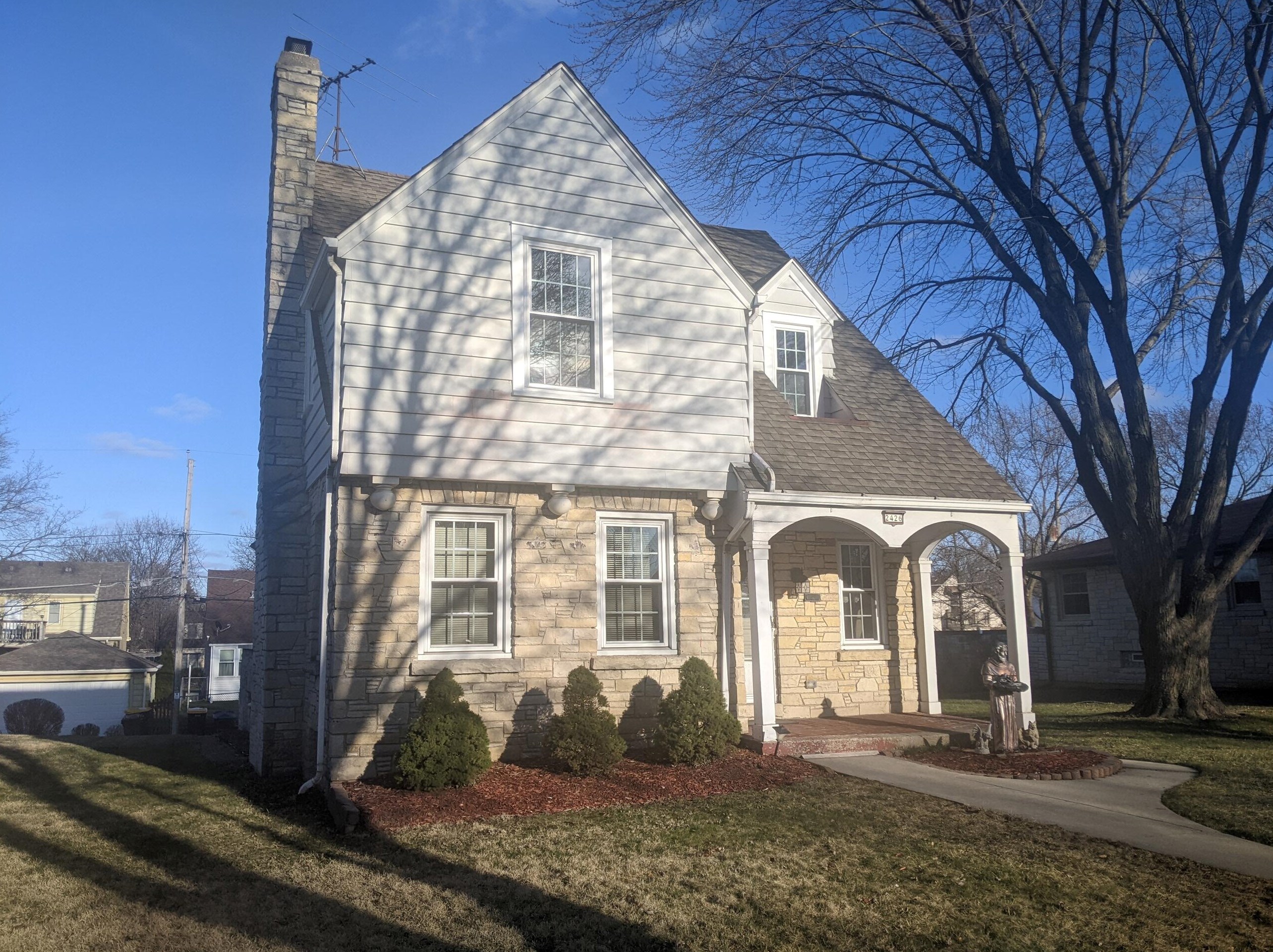 2426 60, Milwaukee WI 53219-2131 exterior