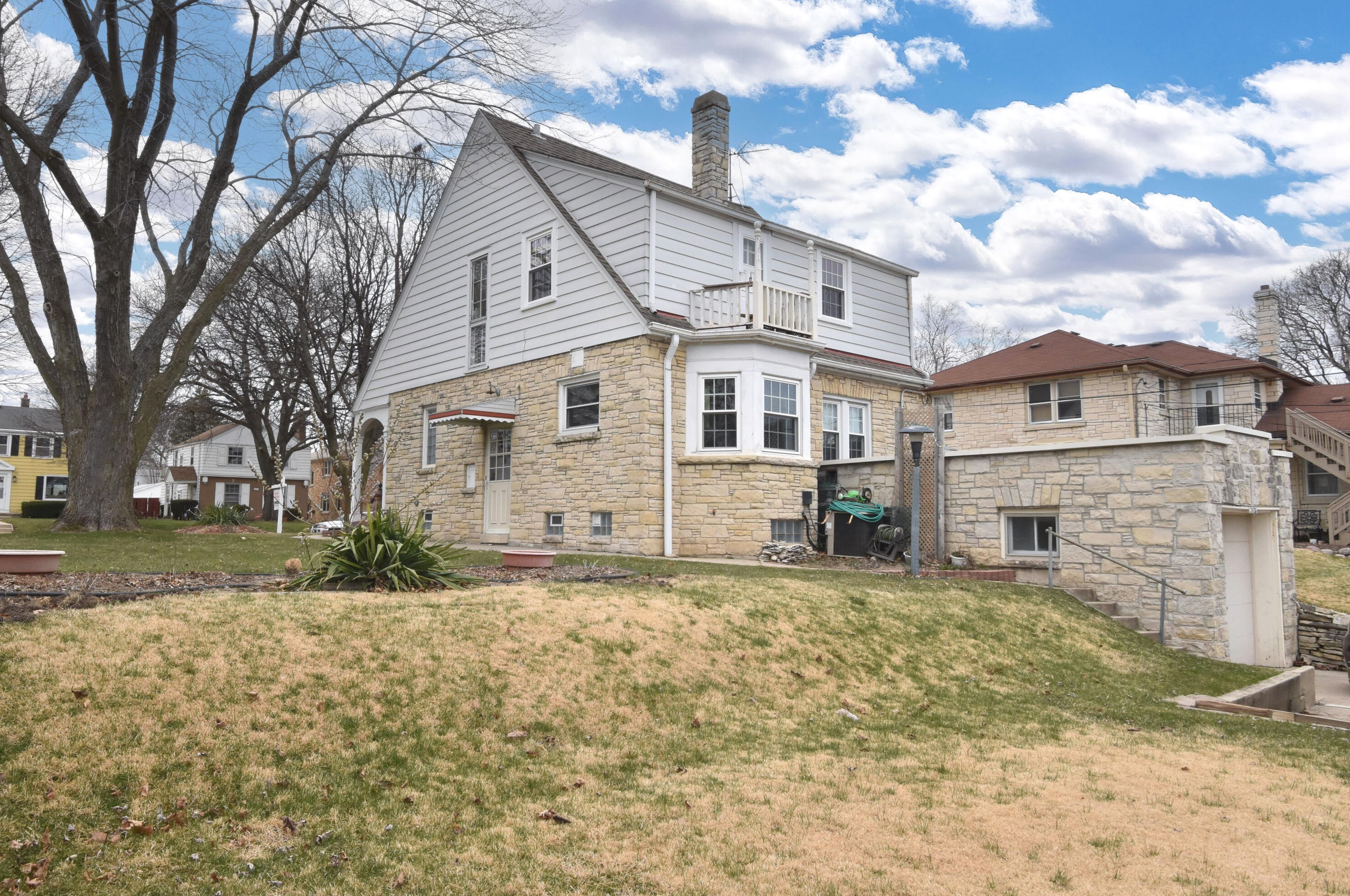 2426 60, Milwaukee WI 53219-2131 exterior