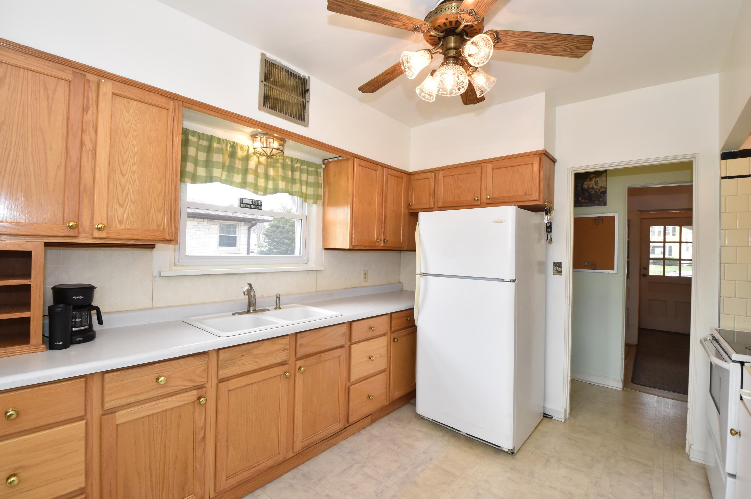 2426 60, Milwaukee WI 53219-2131 exterior