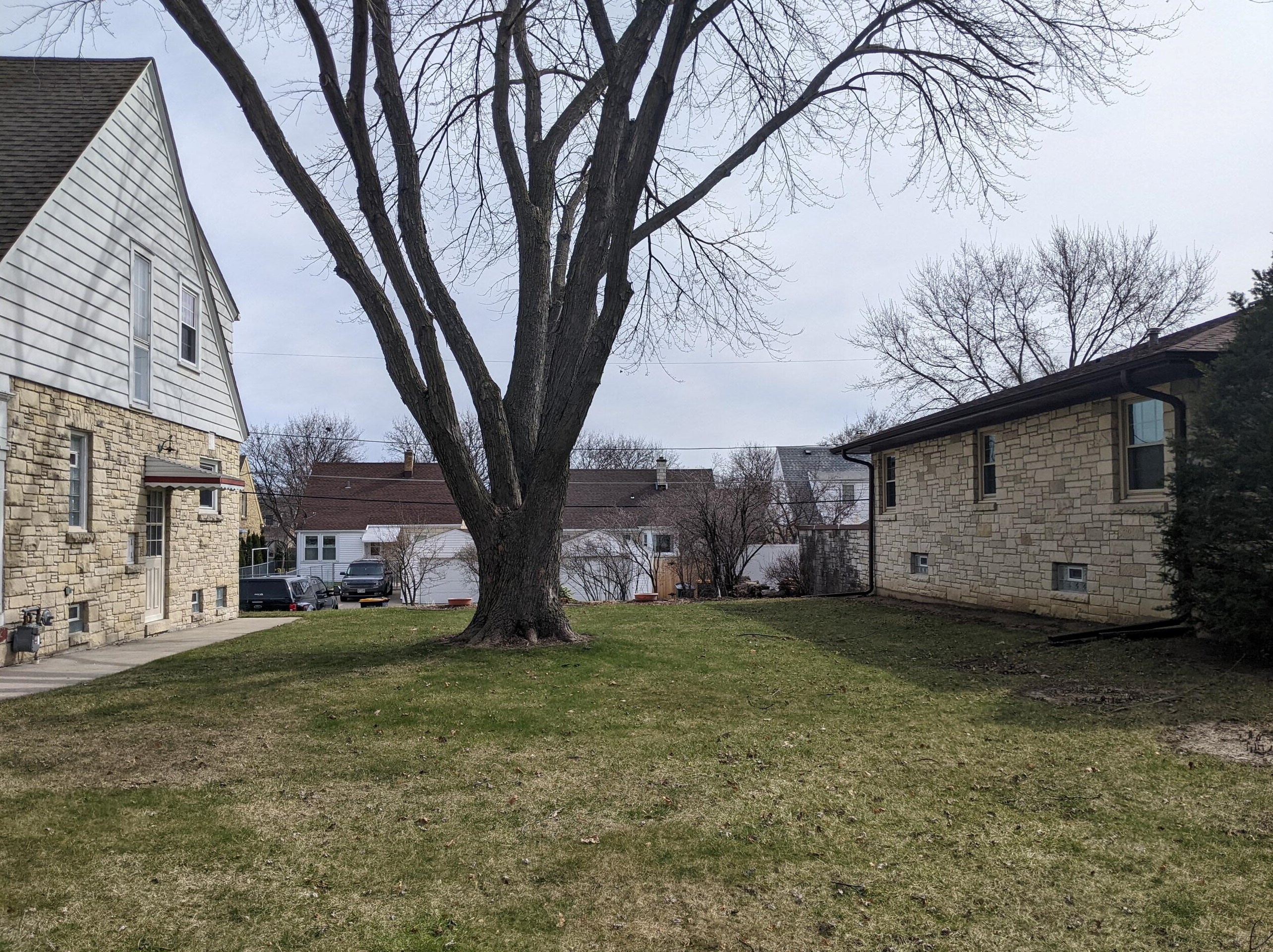 2426 60, Milwaukee WI 53219-2131 exterior