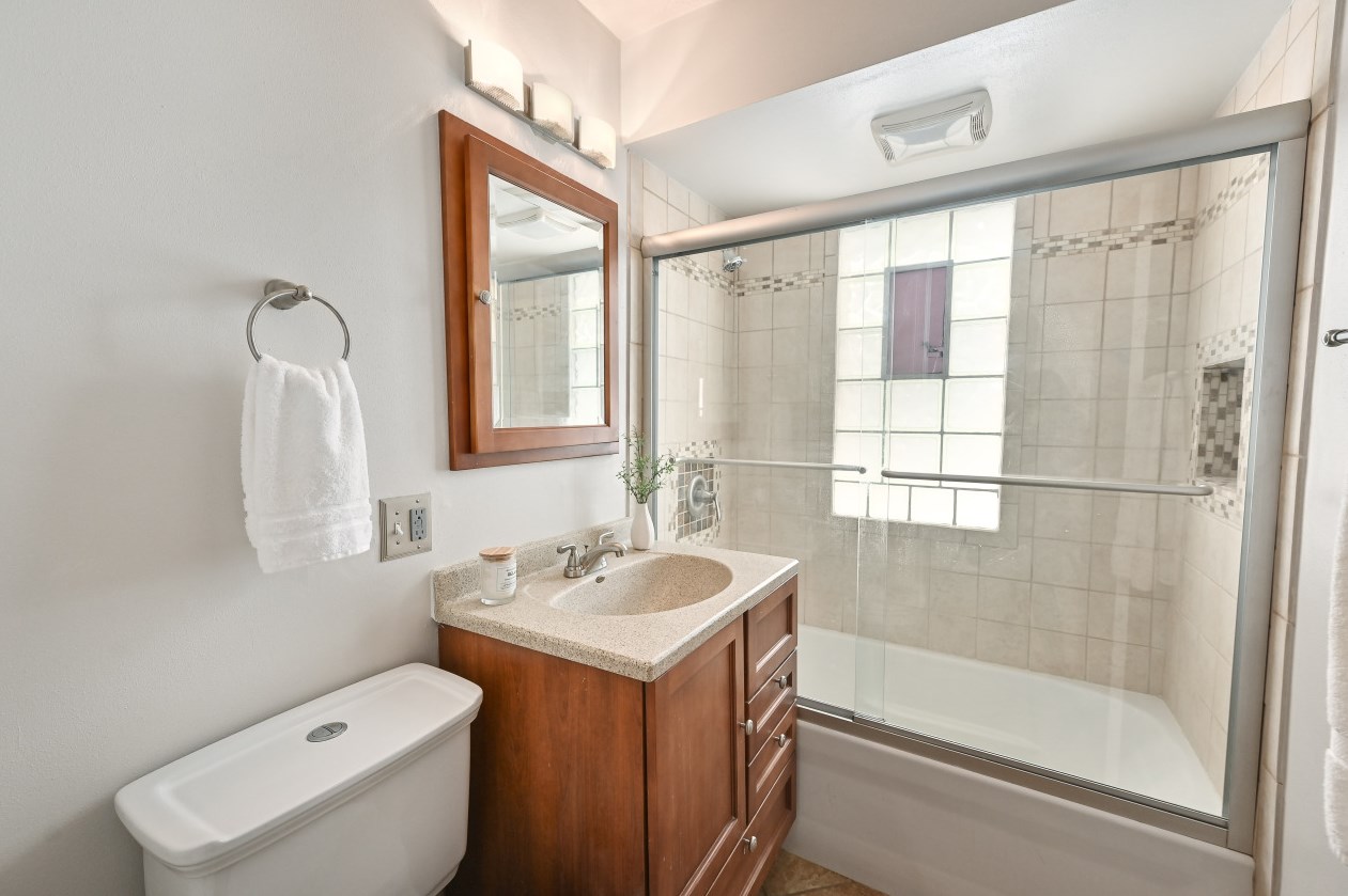 4762 Elkhart Ave, Milwaukee WI 53211-1001 exterior