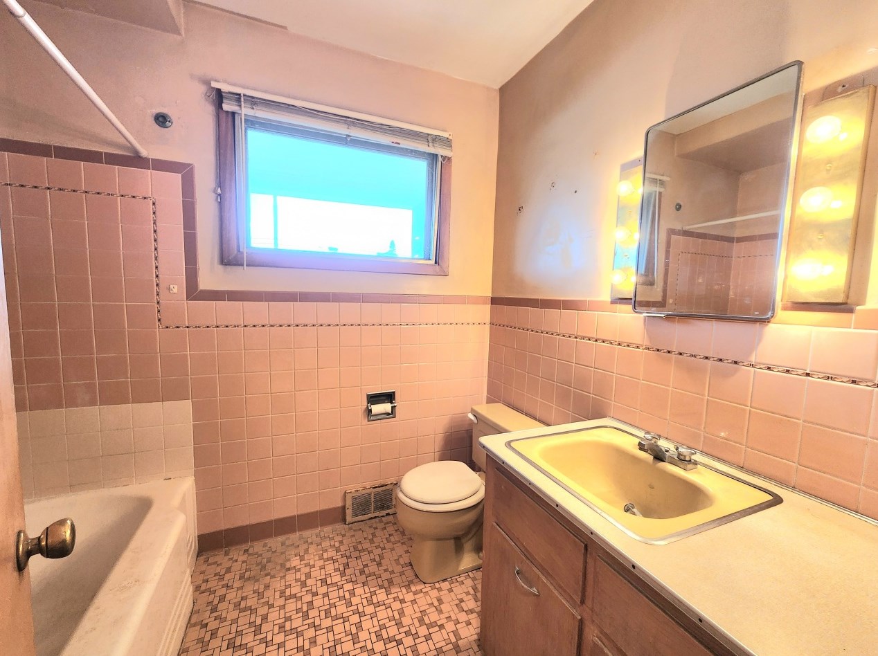 2306 Main Ave, Sheboygan WI  53083-3852 exterior