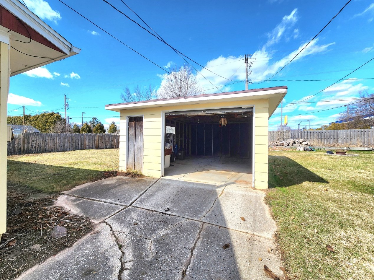 2306 Main Ave, Sheboygan WI  53083-3852 exterior